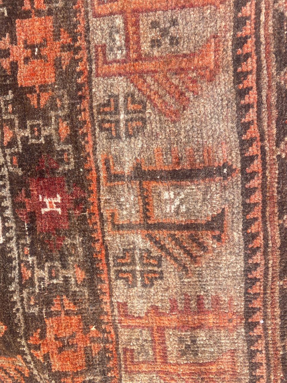 Afghan Le joli petit tapis vintage Turkmen Baluch de Bobyrug en vente