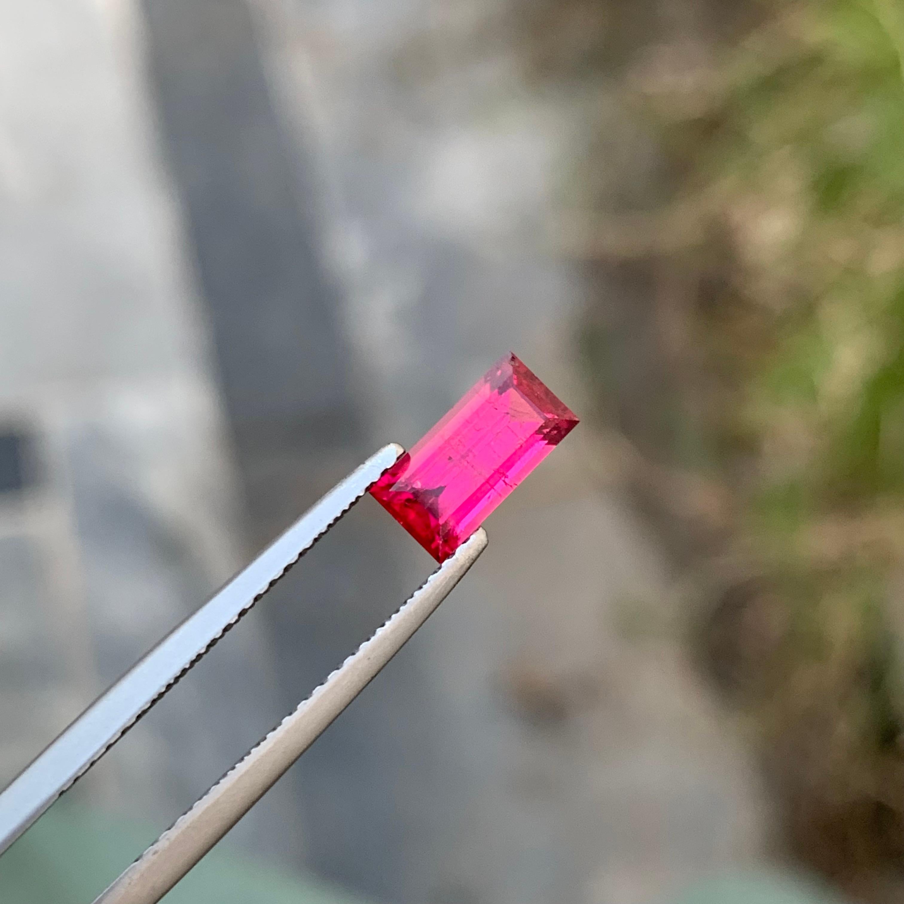 Pretty Loose Rubellite Tourmaline Baguette Shape Gem For Ring 0.85 Carat  In New Condition For Sale In Peshawar, PK
