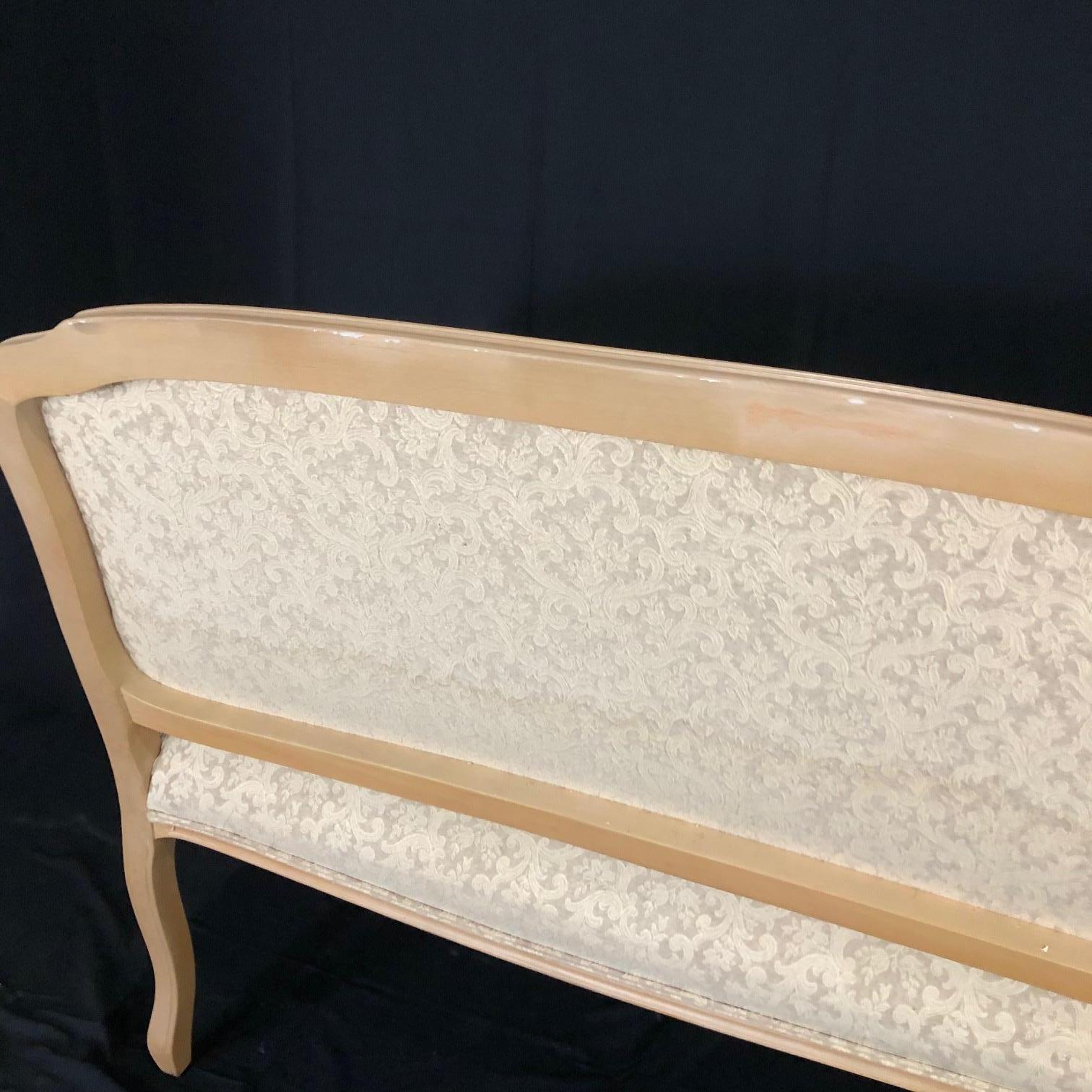 Bonito Sofá Loveseat Francés Estilo Luis XV en venta 5