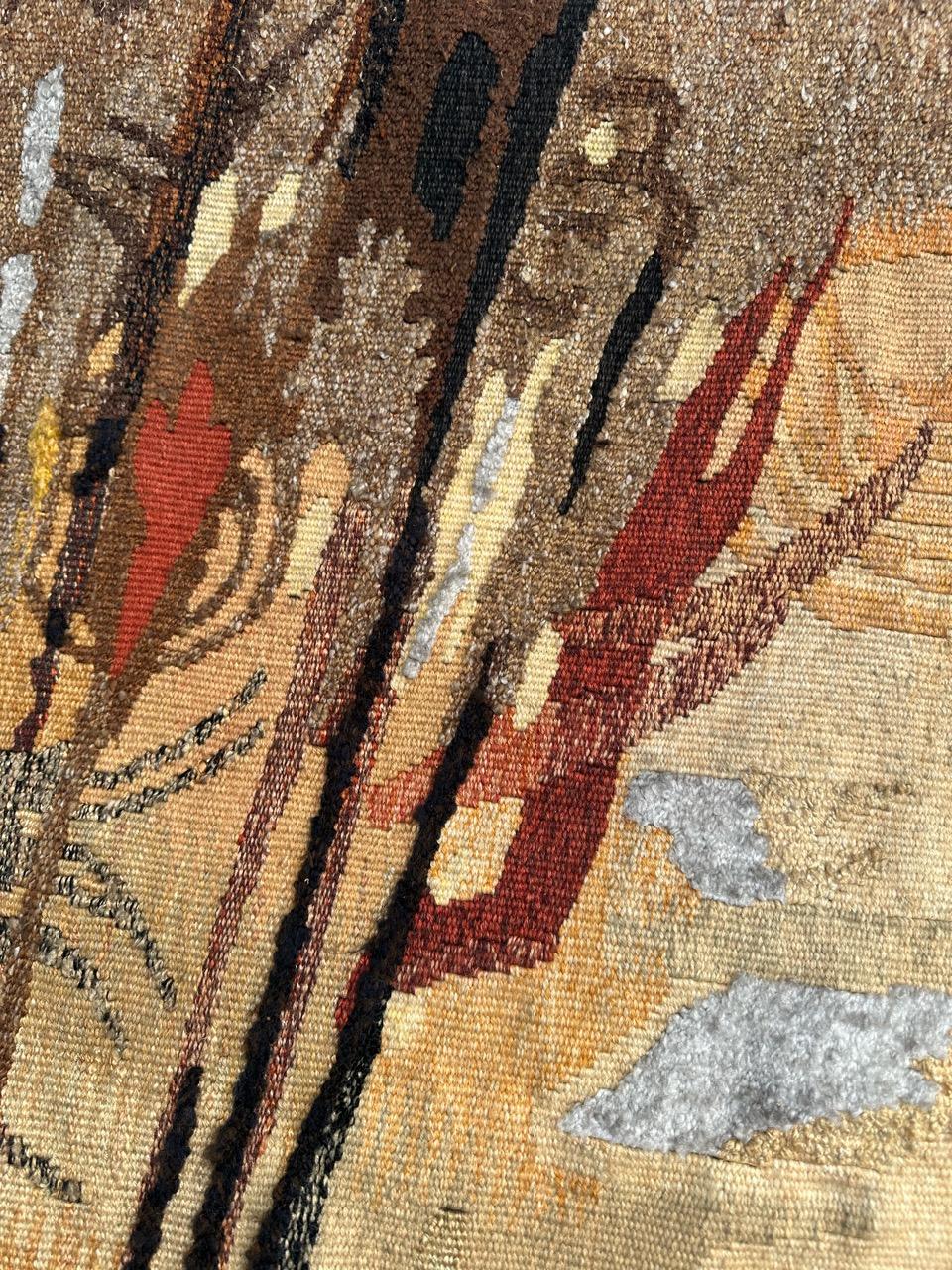 Grazioso arazzo Aubusson francese della metà del XX secolo 