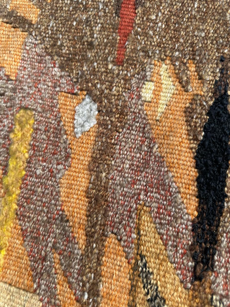 Grazioso arazzo Aubusson francese della metà del XX secolo 