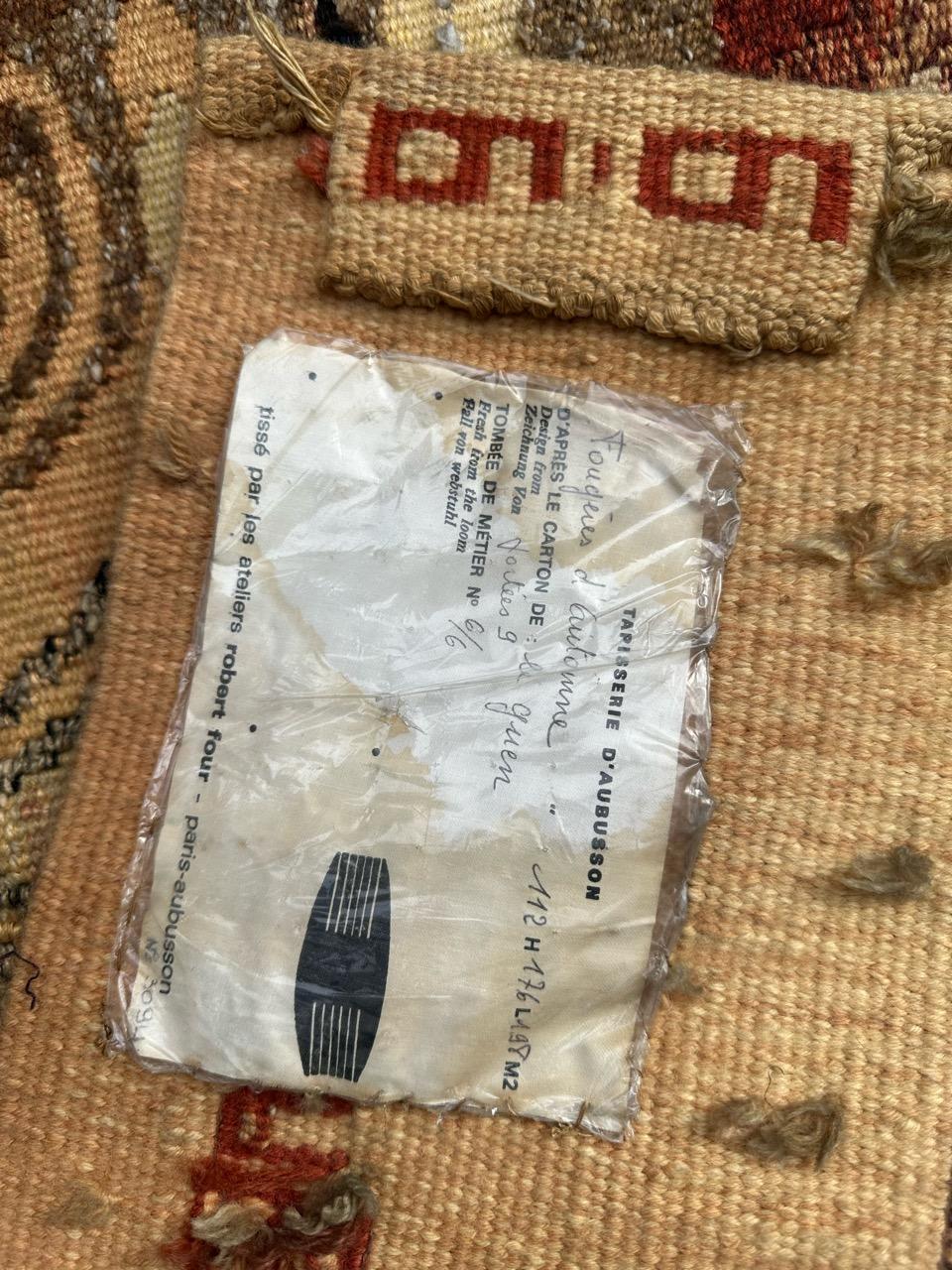 Grazioso arazzo Aubusson francese della metà del XX secolo 
