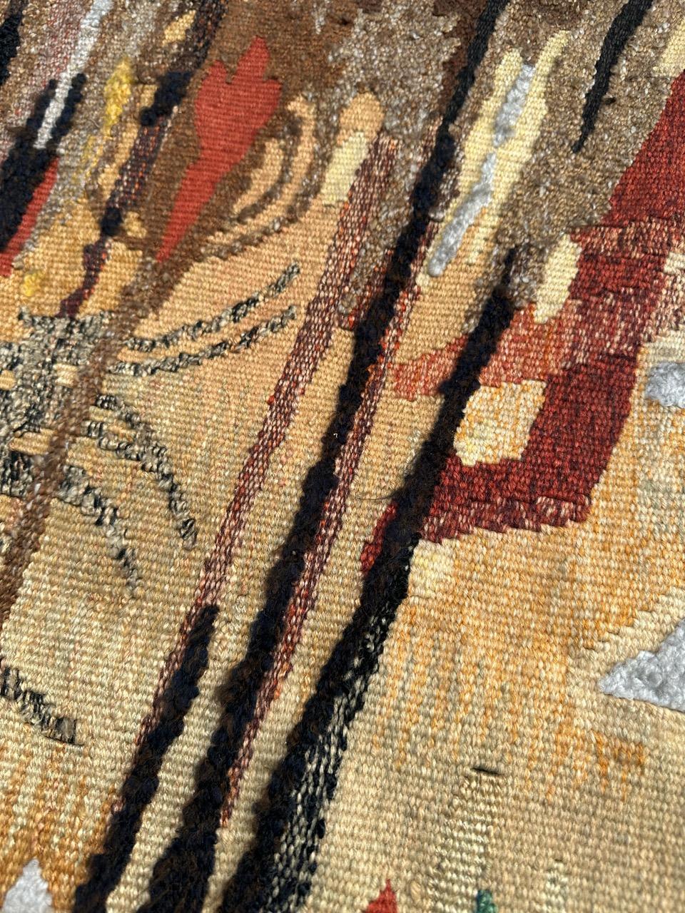 Grazioso arazzo Aubusson francese della metà del XX secolo 