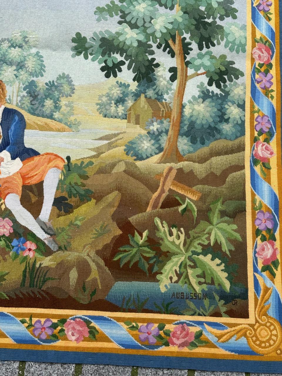 Sehr schöner Aubusson-Wandteppich aus dem 20. Jahrhundert mit einem Design mit einer schönen galanten Szene mit einem Paar und einem Hund, mit schönen Farben mit grün, blau, rosa, gelb und rot, ganz und fein von Hand gewebt in der renommierten