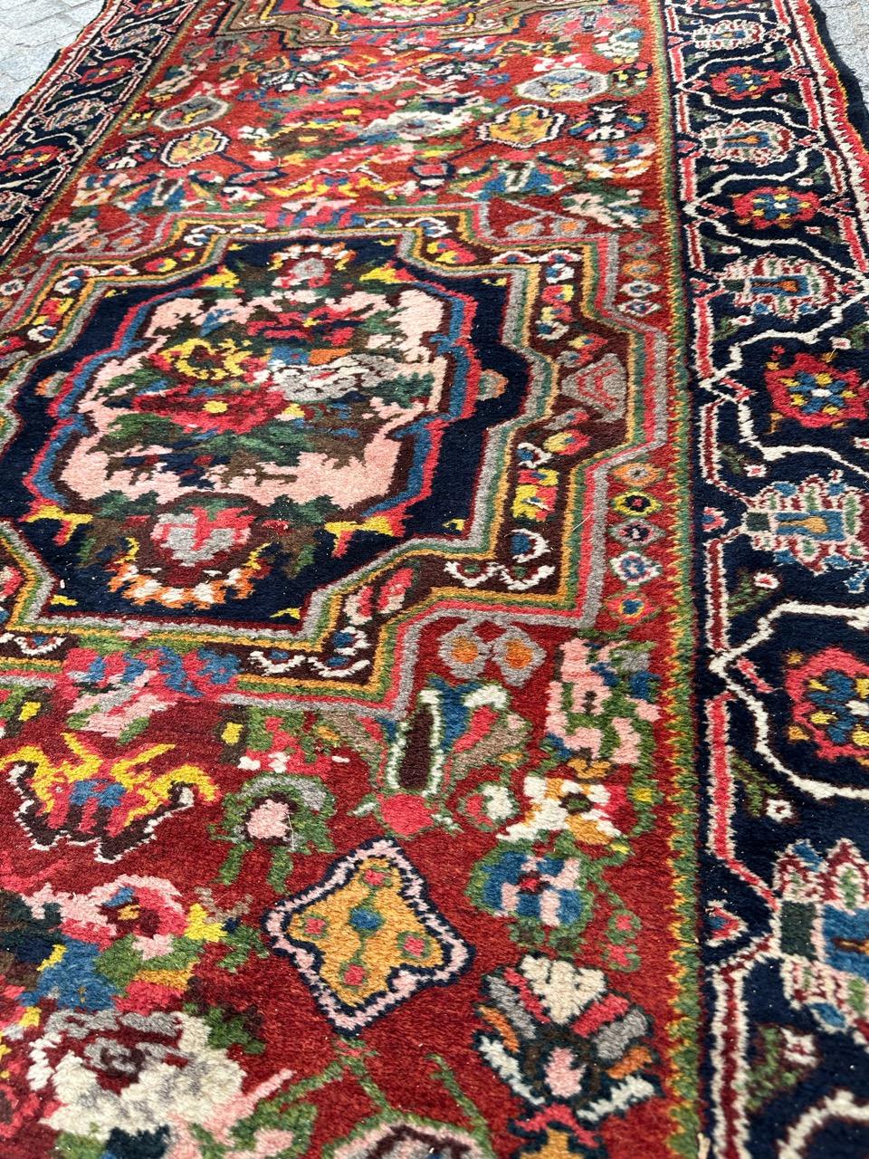 Bobyrug's Pretty mid century bakhtiar savonnerie design runner in vendita 6