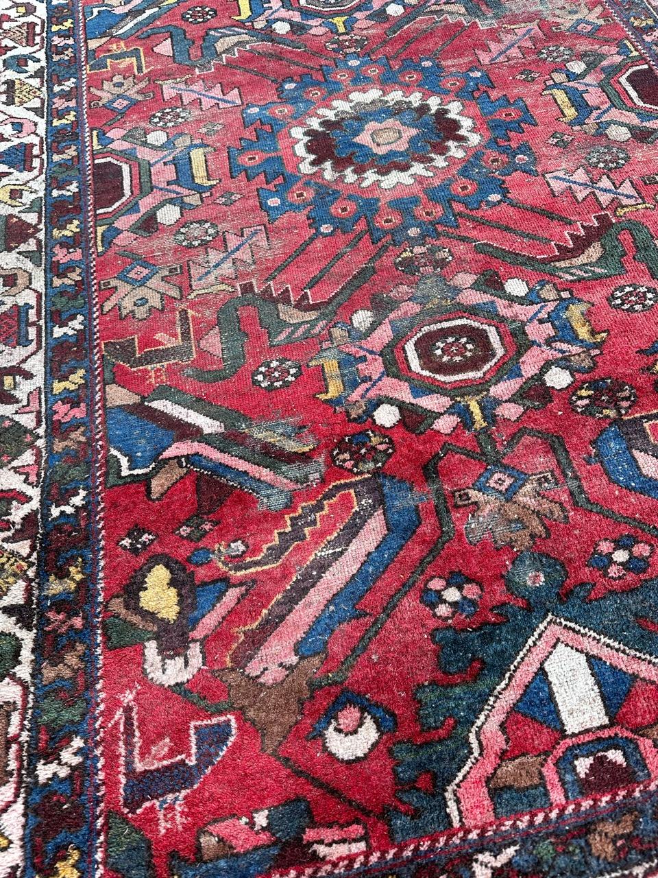 Grazioso tappeto mazlaghan di metà secolo con segni di distorsione in vendita 5
