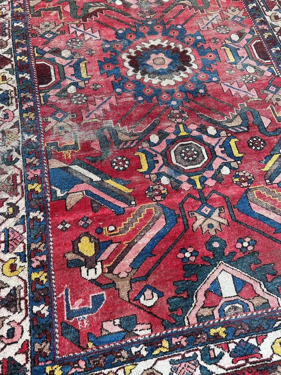 Grazioso tappeto mazlaghan di metà secolo con segni di distorsione in vendita 8