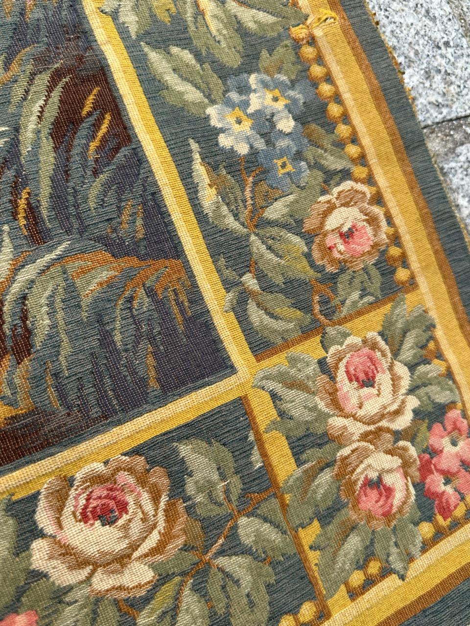 Grazioso arazzo jacquard in stile Aubusson francese della metà del secolo scorso 