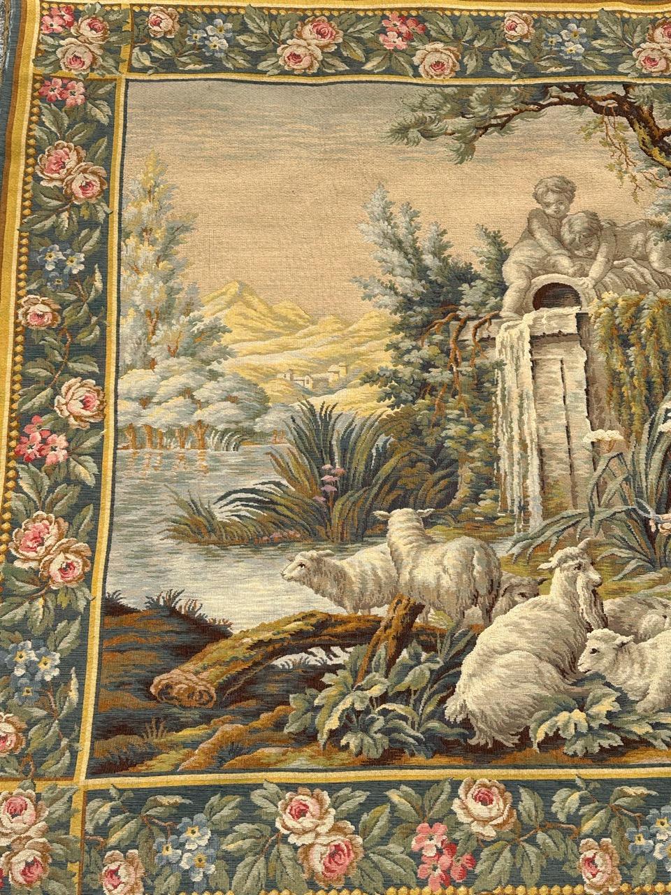 Grazioso arazzo jacquard in stile Aubusson francese della metà del secolo scorso 