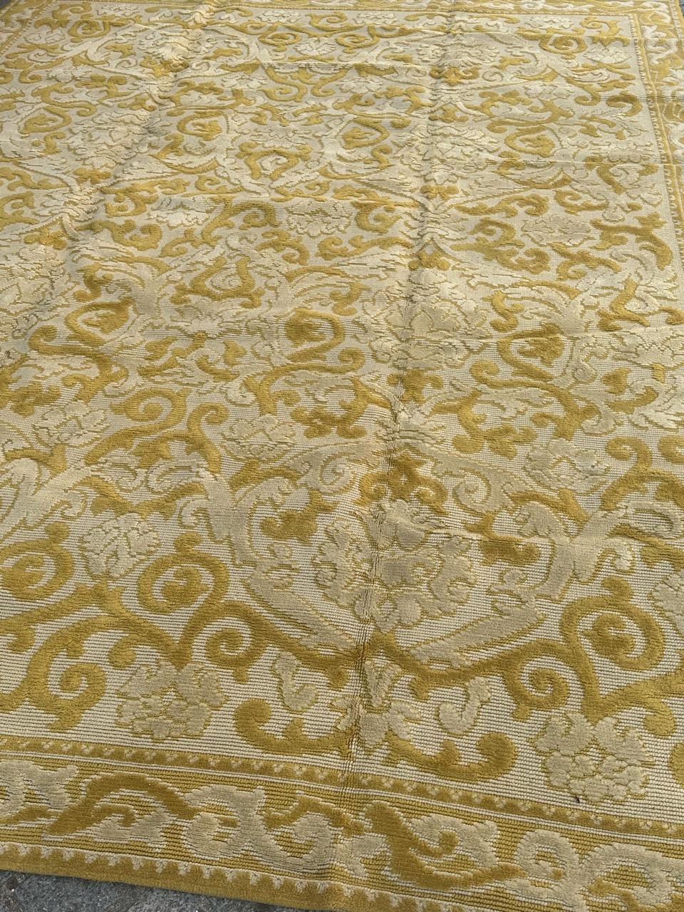 Very beautiful vintage French Cogolin rug with a nice design of European rugs and nice colours with a yellow, grey and white, made in mechanical looms at Cogolin manufacturing with wool. 

✨✨✨
