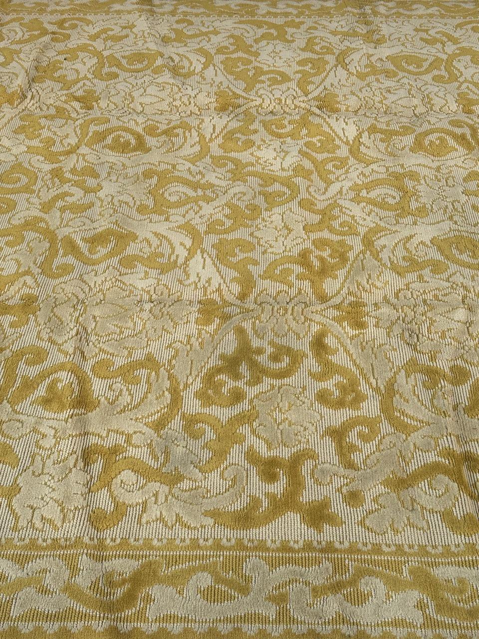 20th Century Pretty mid century French Cogolin decorative rug For Sale