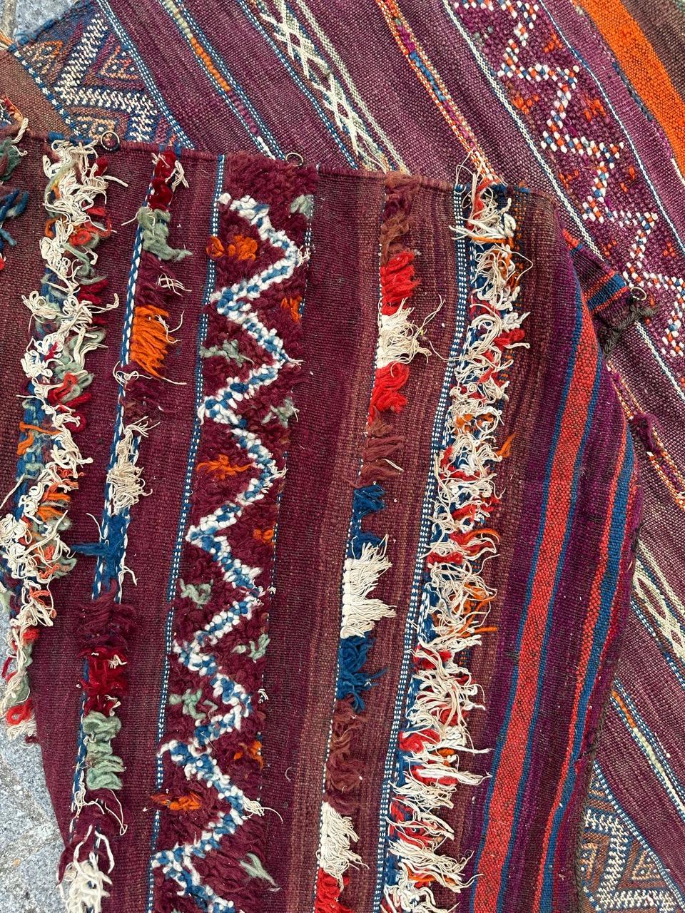 Grazioso tappeto tribale marocchino di metà secolo in vendita 11