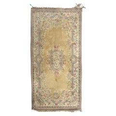 Jolie tapis indien au design savonnerie du milieu du siècle dernier