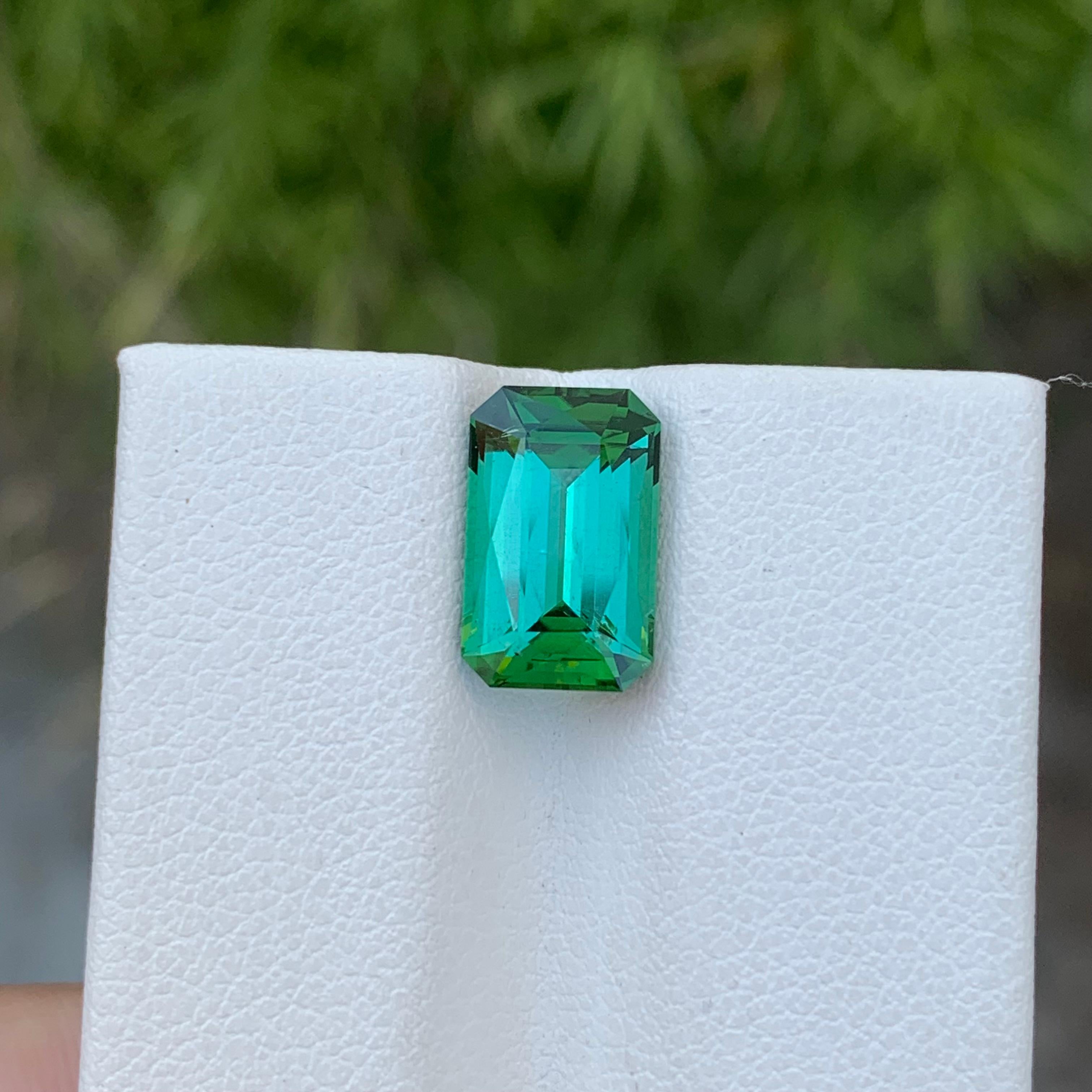 Pretty Natural Loose Green Lagoon Tourmaline 3.55 Carat Emerald Shape Gemstone  In New Condition For Sale In Peshawar, PK