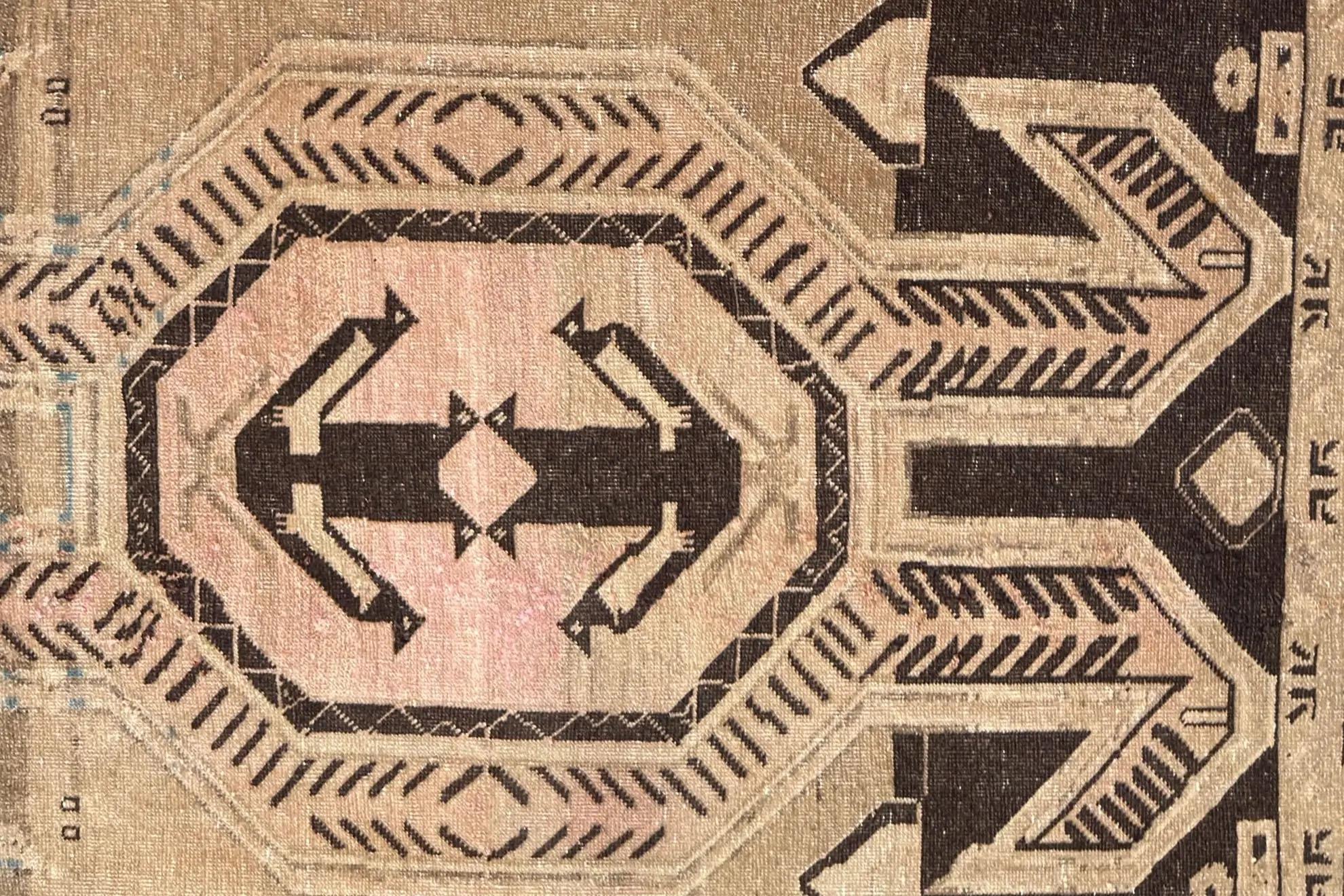 20ième siècle Joli tapis persan - Azarbaijan Design - Ivoire et marron foncé en vente