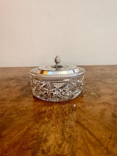 Bonita caja de baratijas antigua eduardiana de cristal tallado de calidad