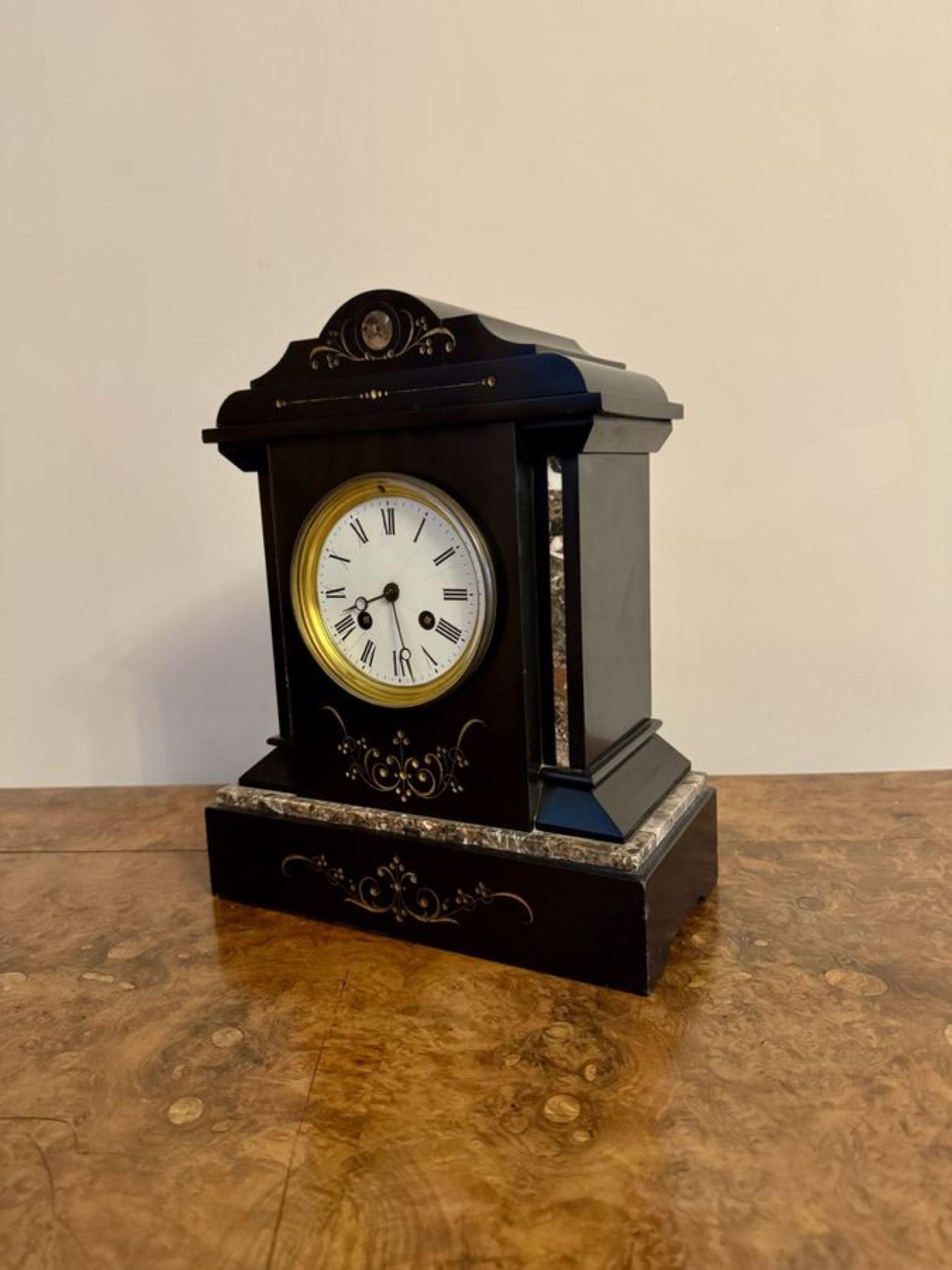 Bonito reloj de manto victoriano antiguo de ocho días de calidad siglo XIX