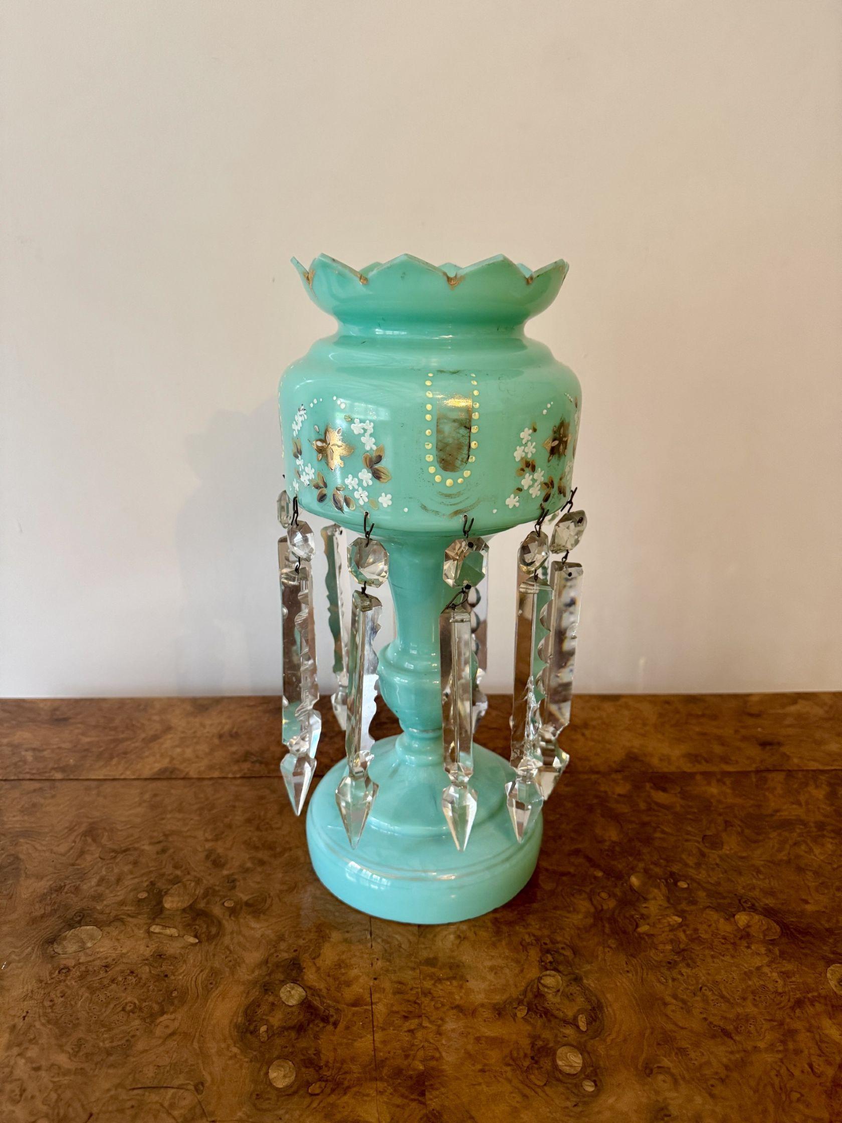 Dorato Un lustro di vetro turchese antico di grande qualità in vendita