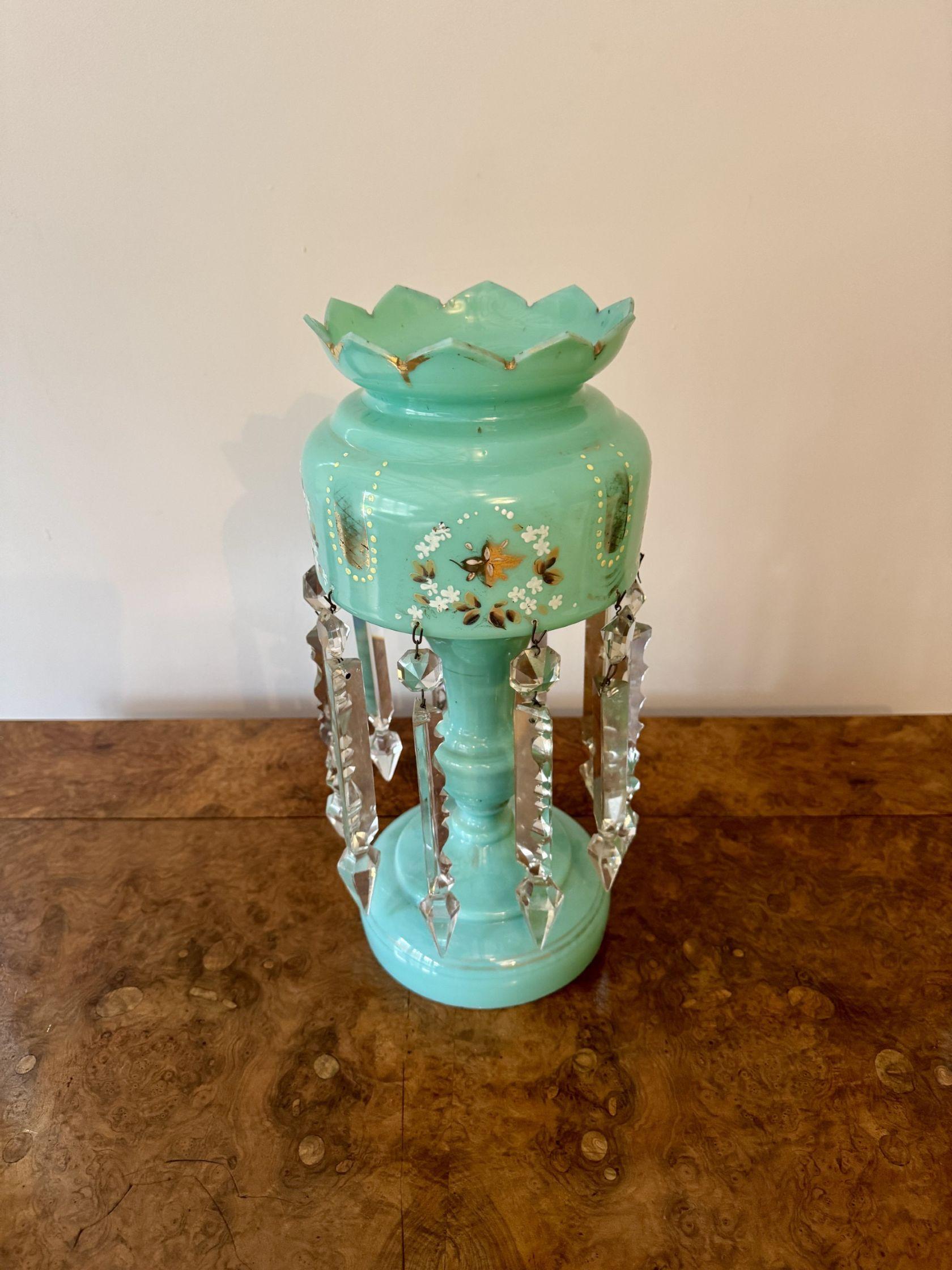 Vetro Un lustro di vetro turchese antico di grande qualità in vendita