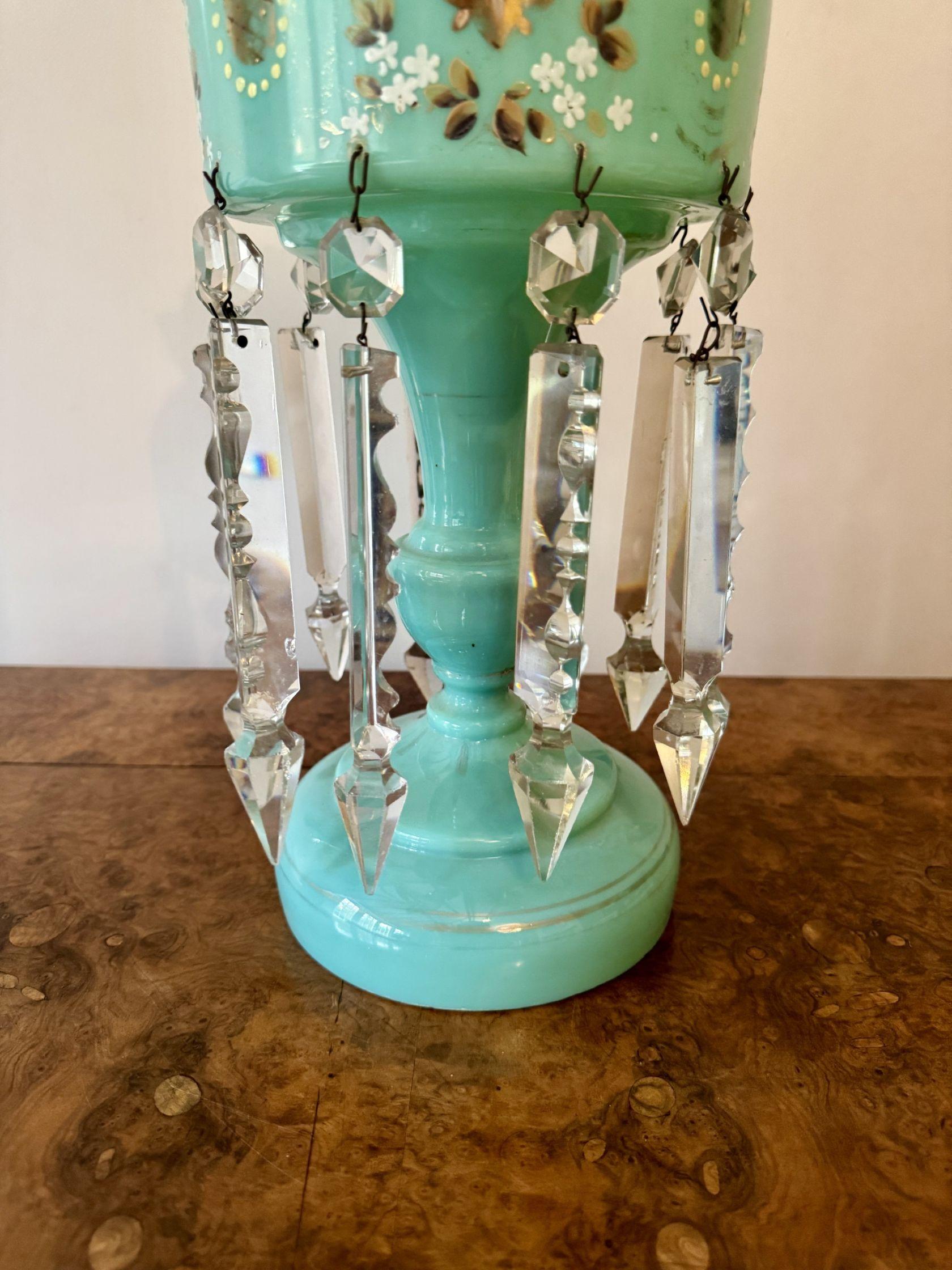 Un lustro di vetro turchese antico di grande qualità in vendita 1