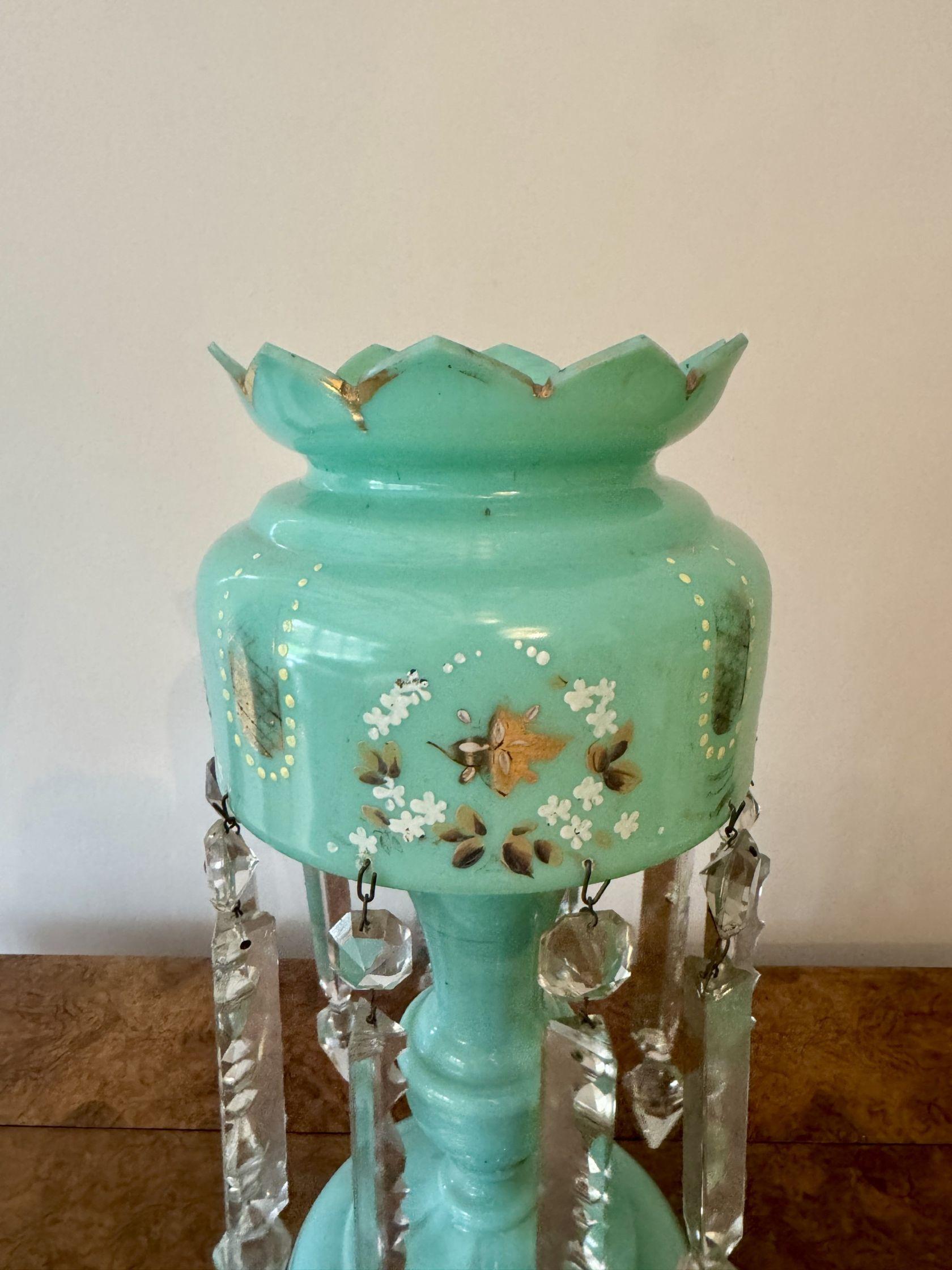 Un lustro di vetro turchese antico di grande qualità in vendita 2