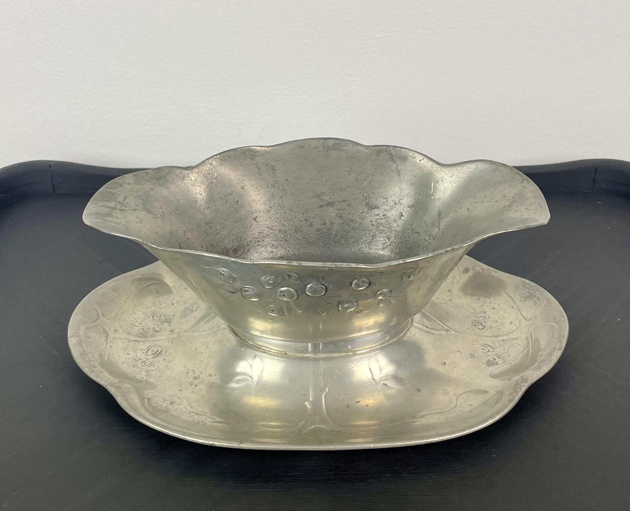Bonita salsera, bolsillo vacío o plato de estaño, Kayserzinn, Art Nouveau, 1900 en Bueno estado para la venta en Beuzevillette, FR