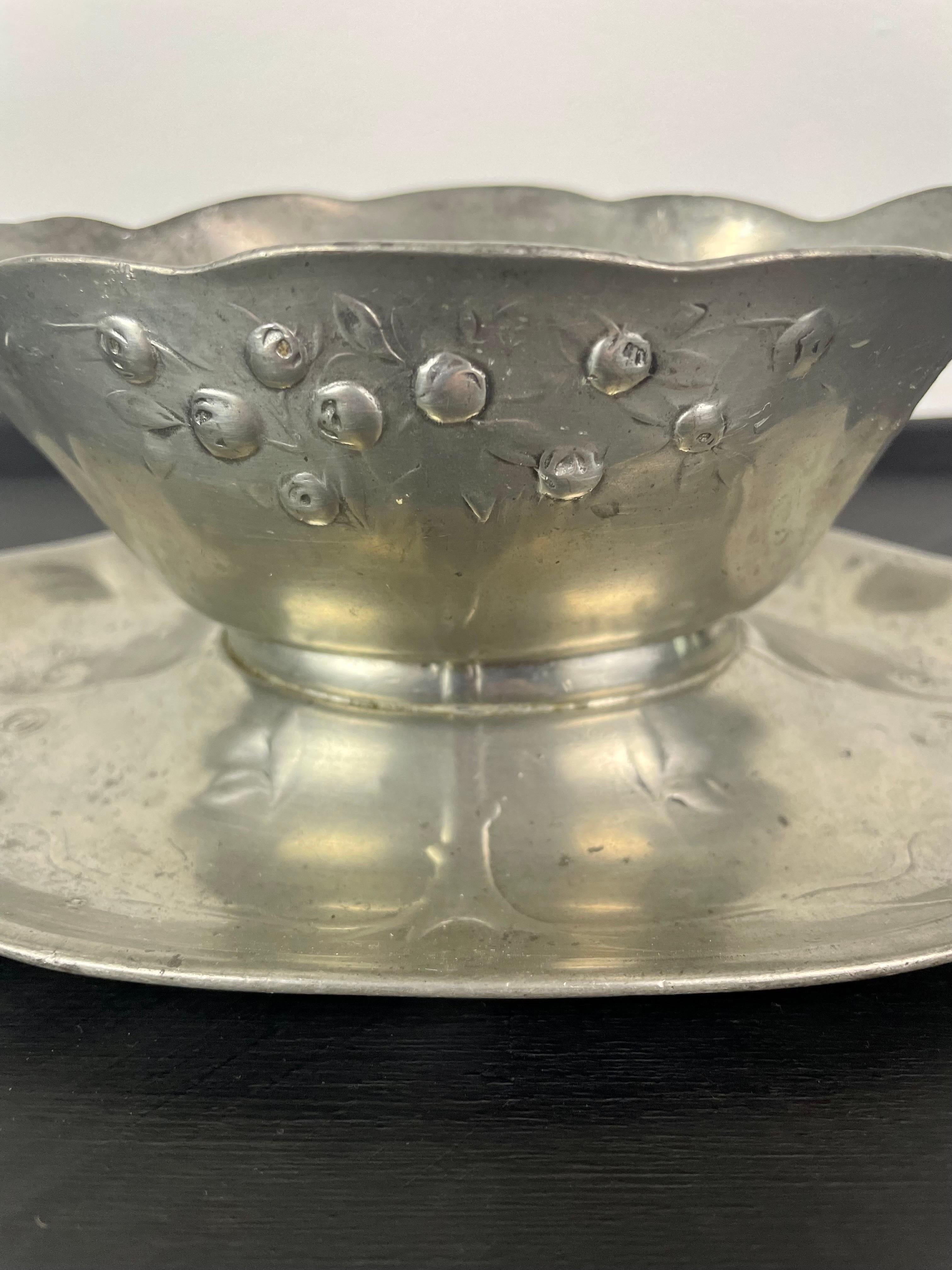 20th Century Pretty Sauce Boat, Empty Pocket or Pewter Dish, Kayserzinn, Art Nouveau, 1900's For Sale