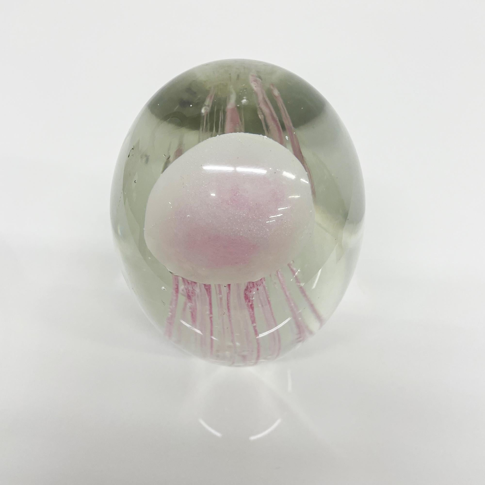 Unknown Pretty Sea Life Sculpture Glass Jellyfish Paperweight in Pink Controlled Bubble 