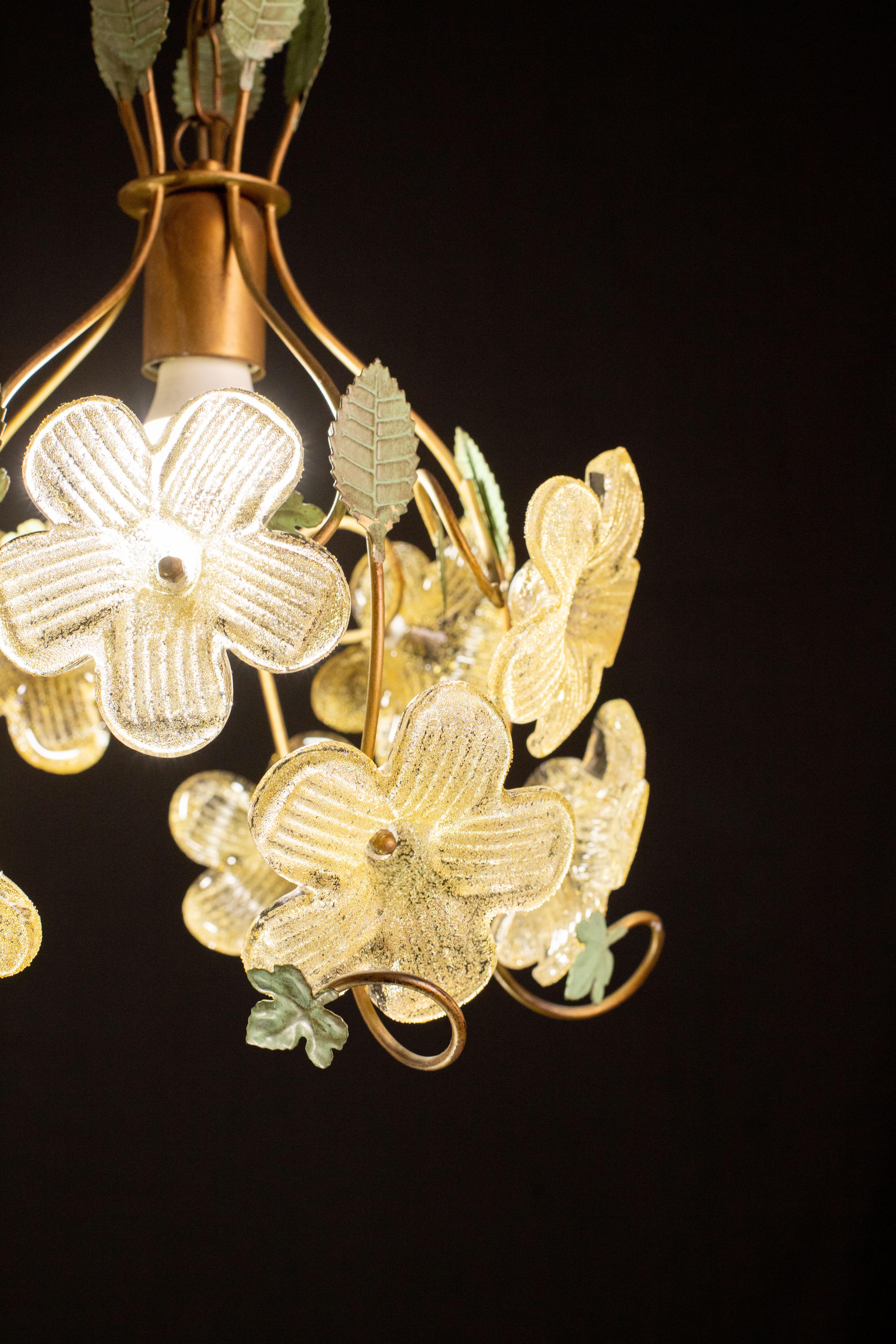 Pretty Set of 2 Murano Gold Flower, 1970 For Sale 2