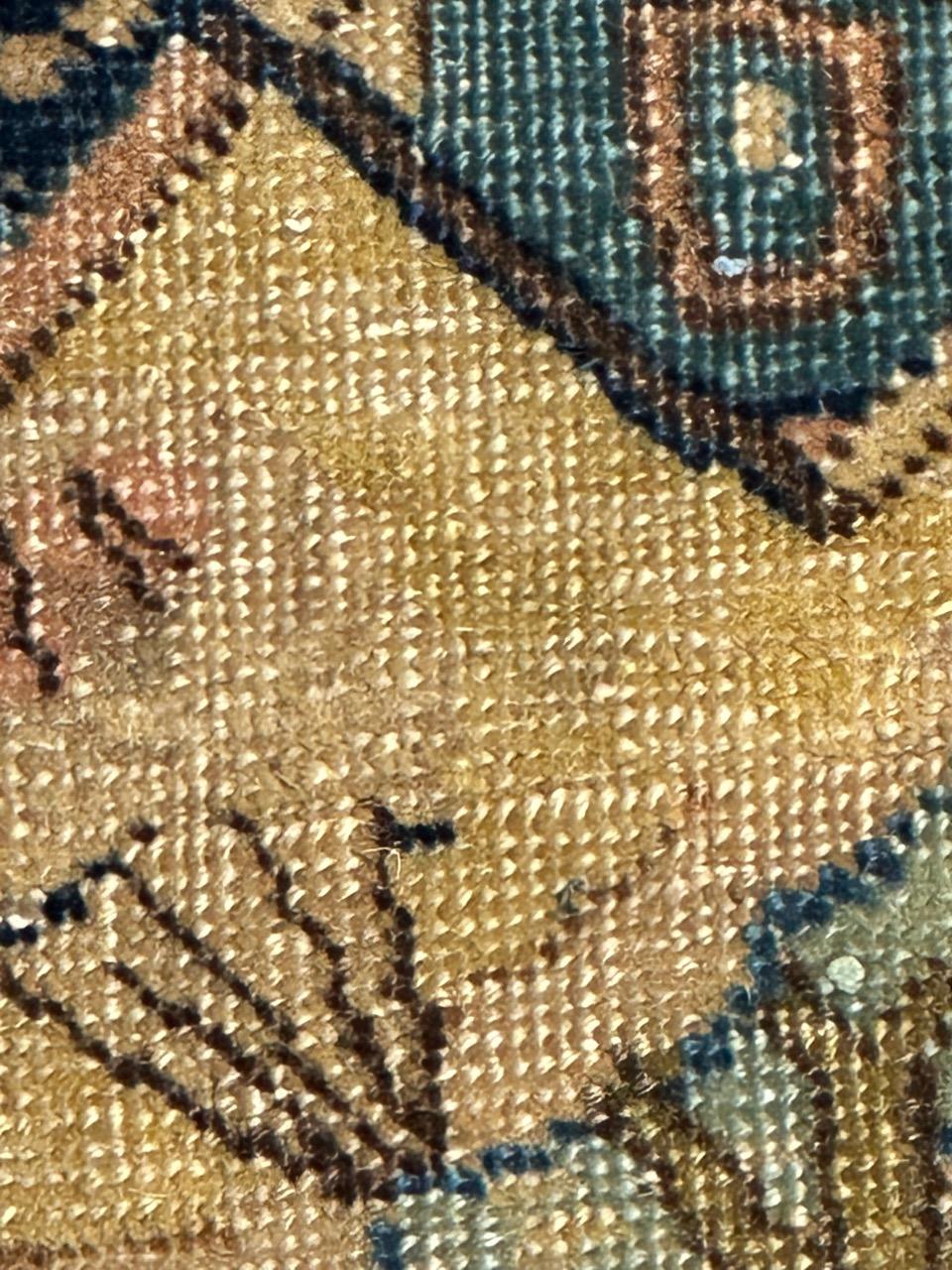 Grazioso piccolo tappeto Tabriz pittorico del XIX secolo in vendita 10