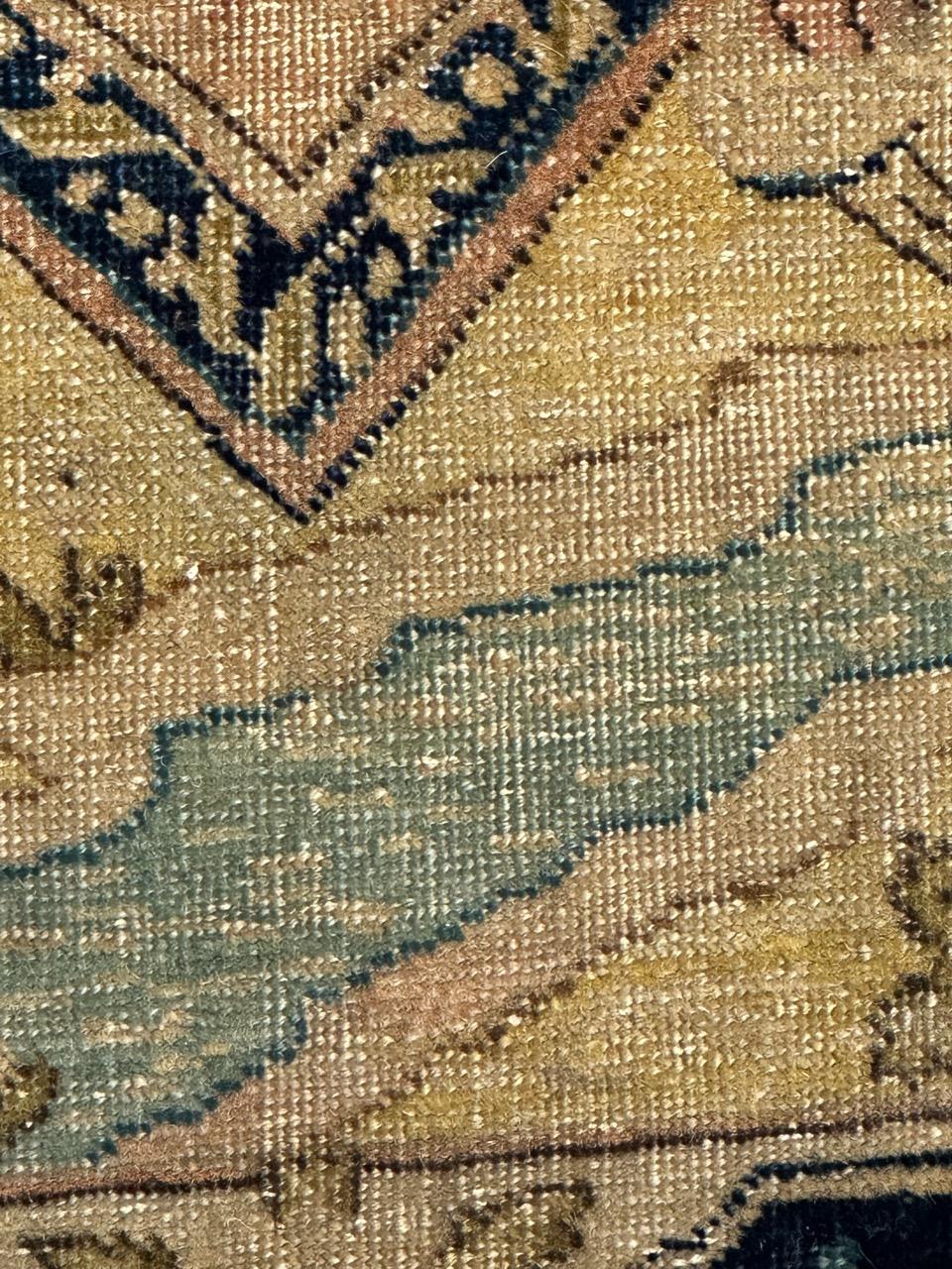 Grazioso piccolo tappeto Tabriz pittorico del XIX secolo in vendita 1