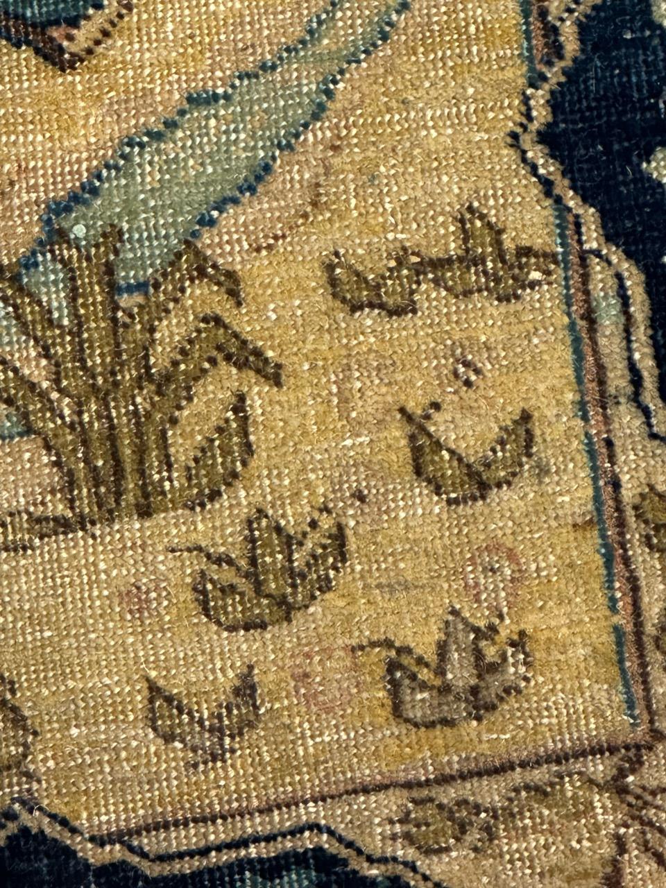 Grazioso piccolo tappeto Tabriz pittorico del XIX secolo in vendita 2