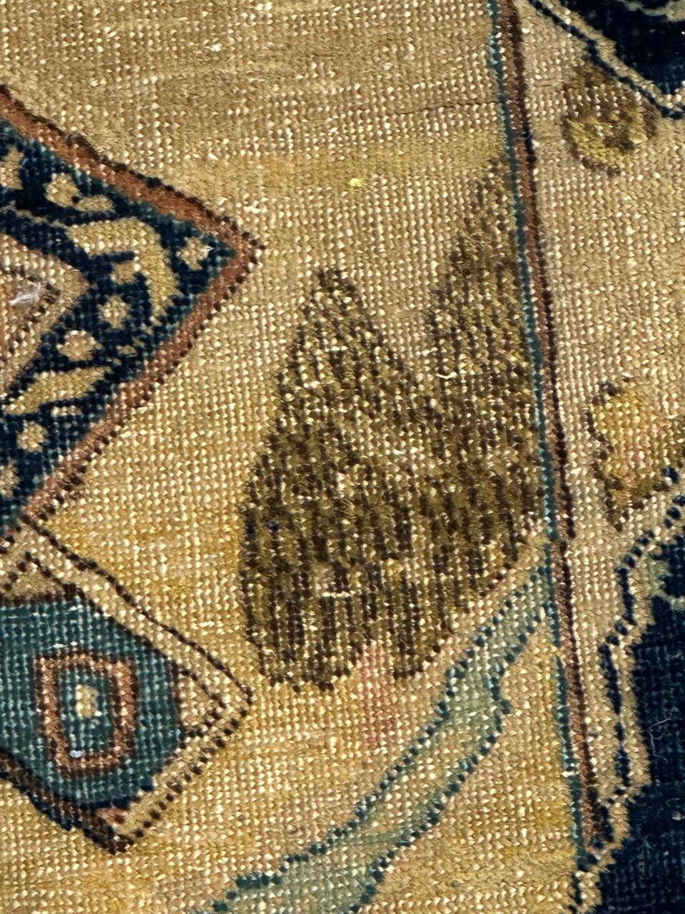 Grazioso piccolo tappeto Tabriz pittorico del XIX secolo in vendita 3