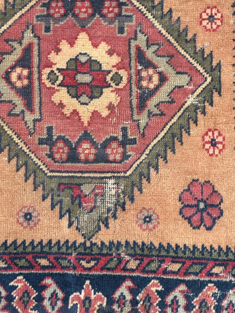 Pretty small vintage Azerbaijan rug  In Fair Condition For Sale In Saint Ouen, FR