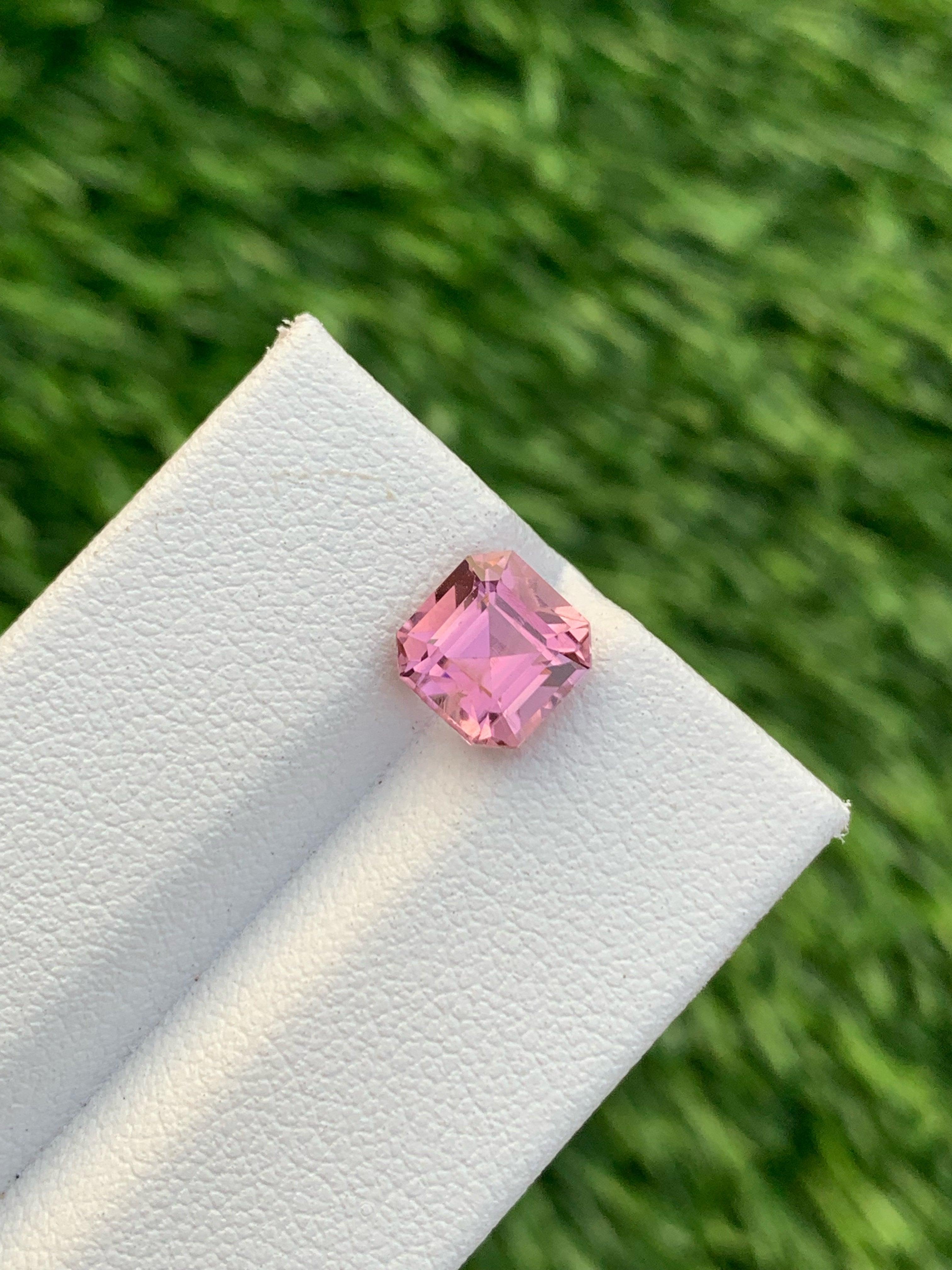Pretty Soft Pink Tourmaline Gemstone 2.05 Carats Tourmaline Stone for Rings In New Condition For Sale In Bangkok, TH