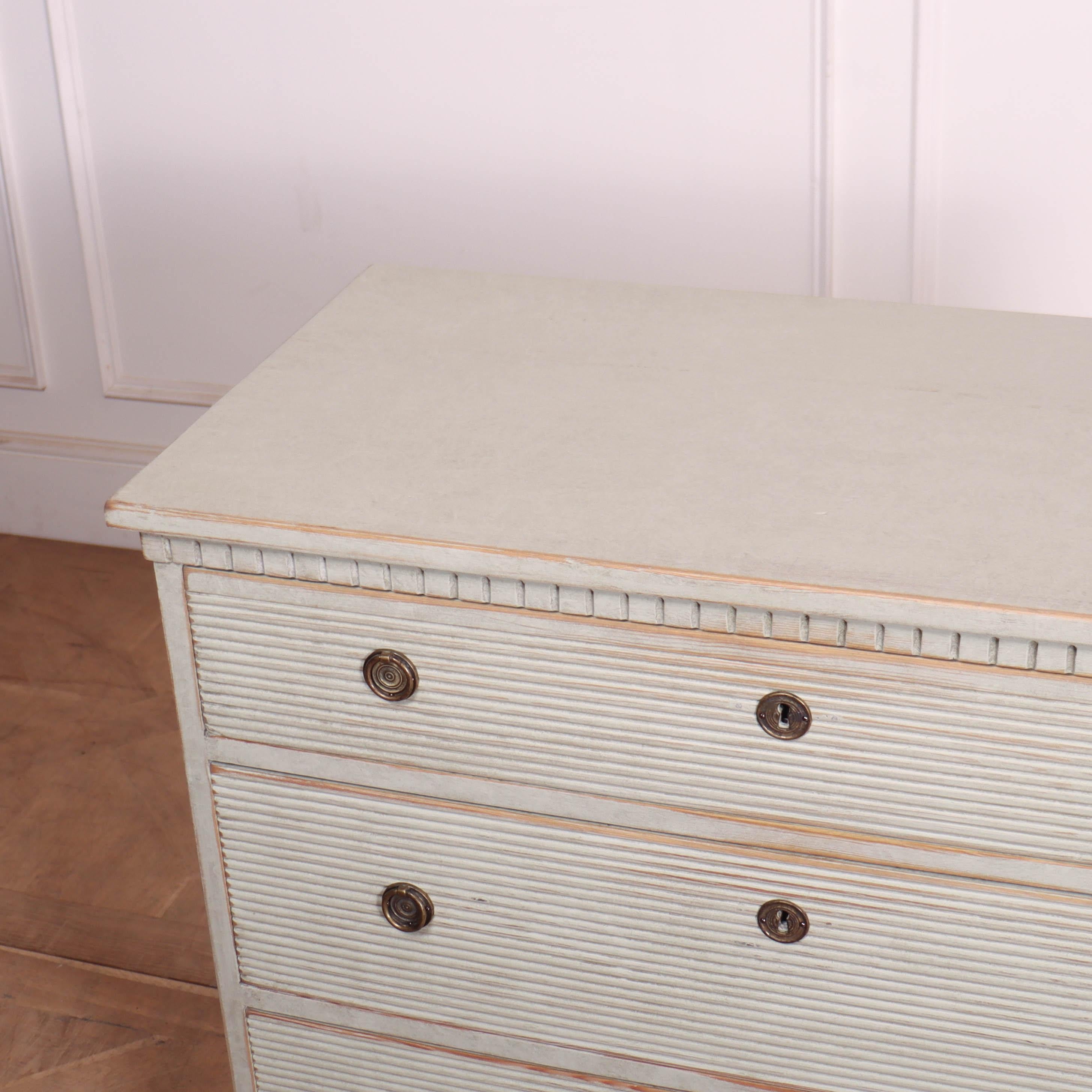 Pretty Swedish Painted Commode 2