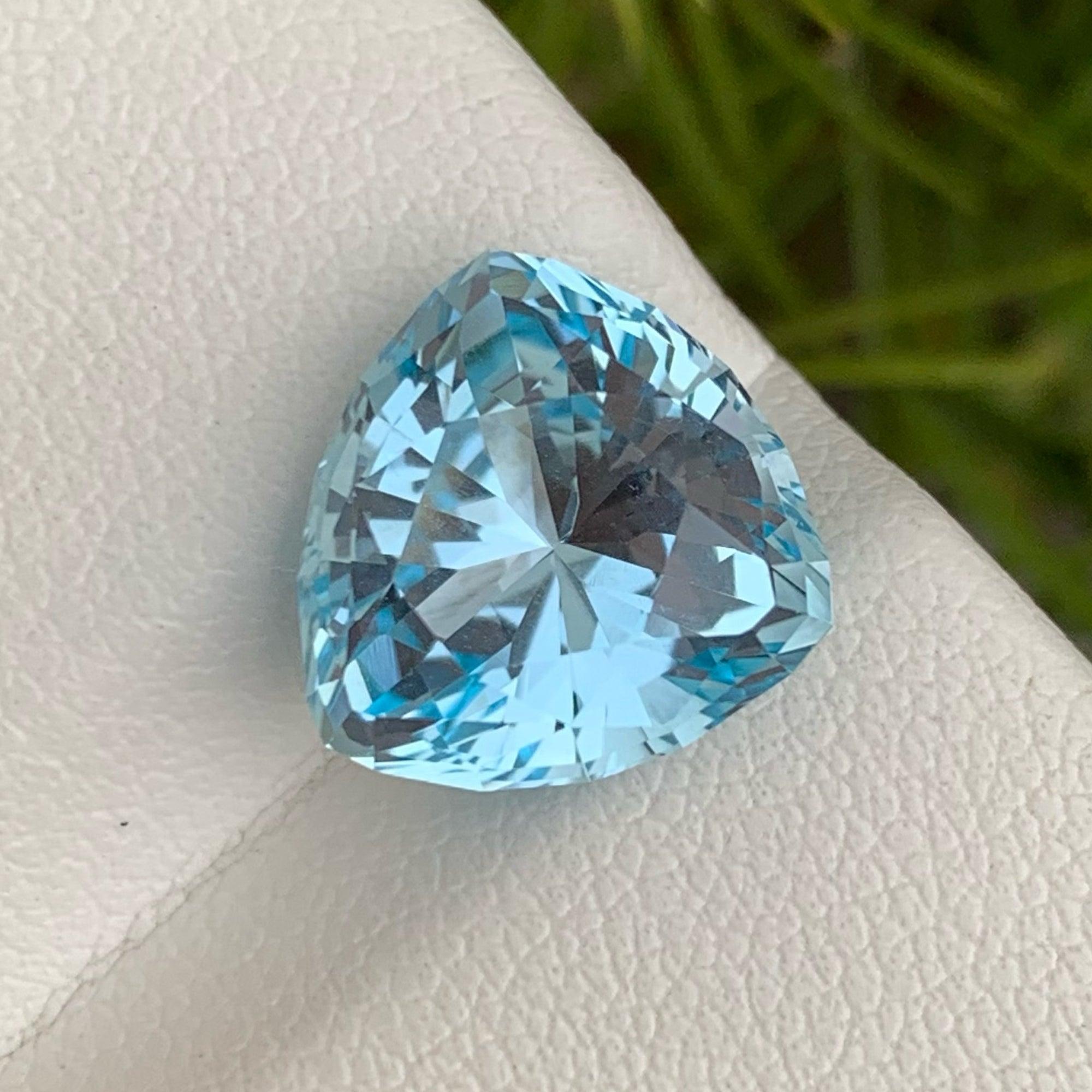 Jolie pierre précieuse non sertie de 7,55 carats, topaze bleue suisse Neuf - En vente à Bangkok, TH