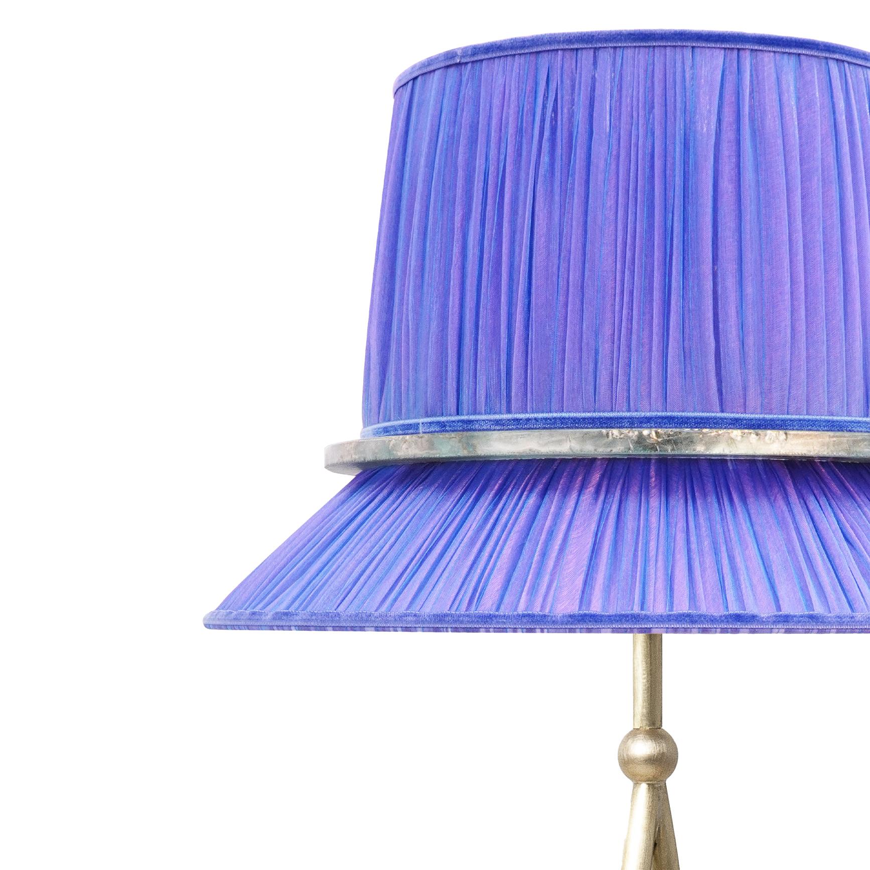 Moderne Jolie lampe de bureau en soie violette finition mate, cercle en verre argenté en vente