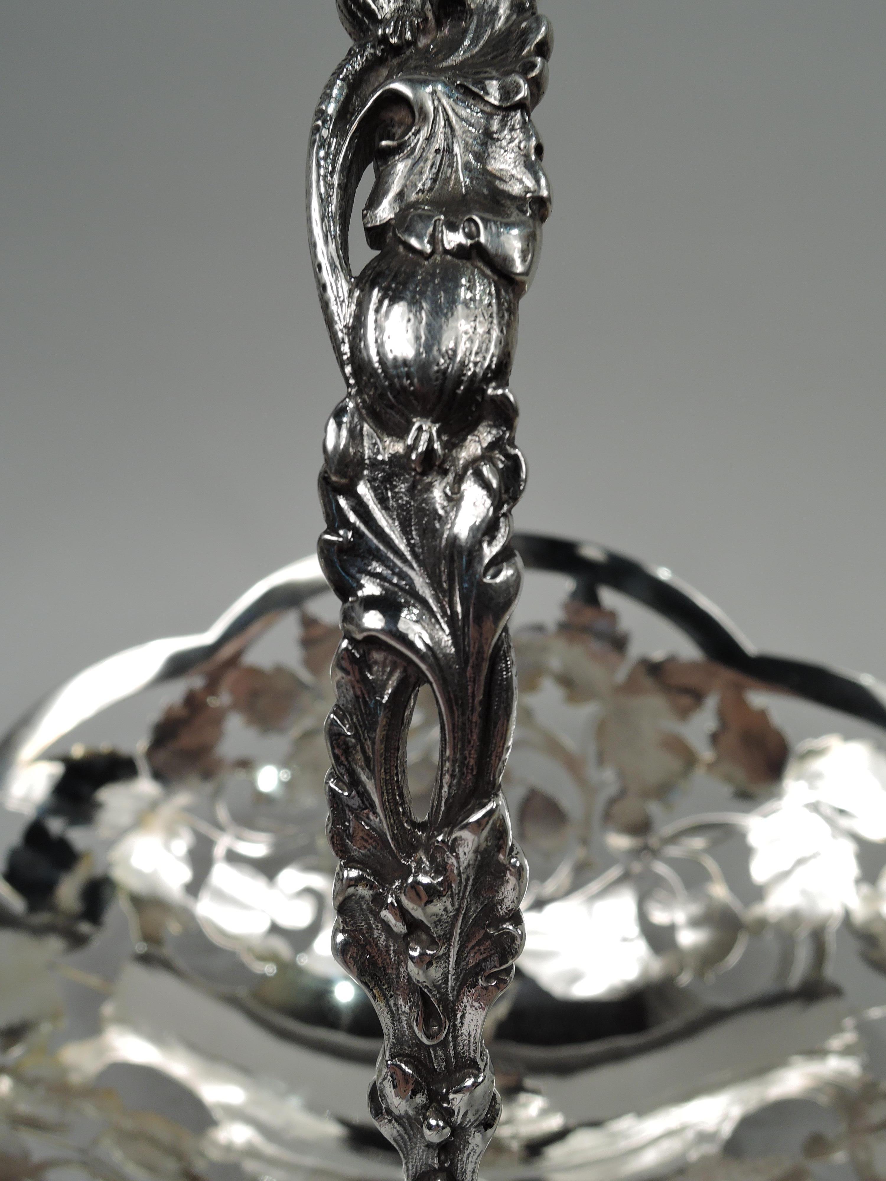 Pretty Tiffany Art Nouveau Sterling Silver Basket In Excellent Condition For Sale In New York, NY