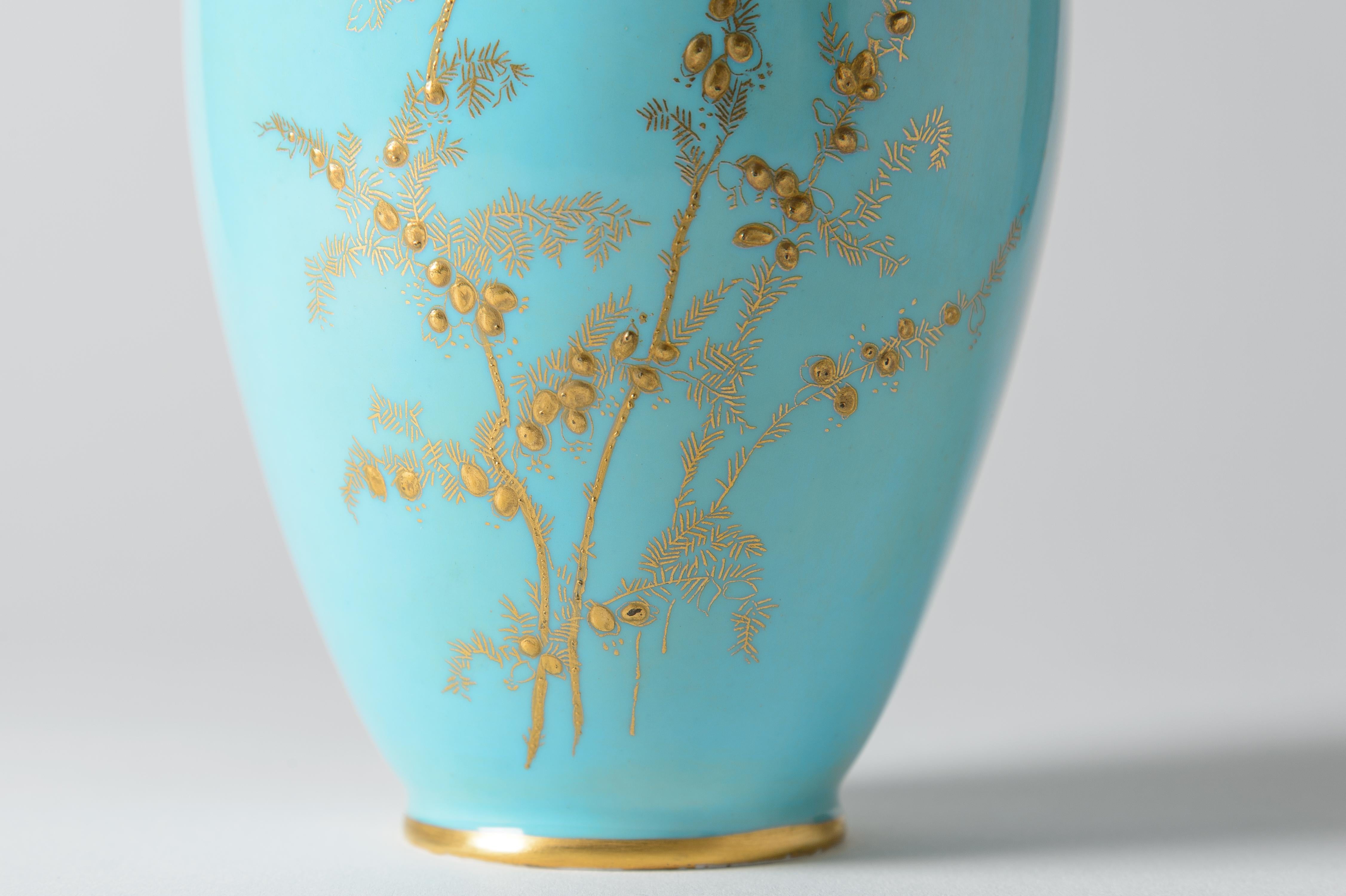 Joli vase ancien turquoise et or surélevé de Royal Crown Derby, vers 1910 en vente 1