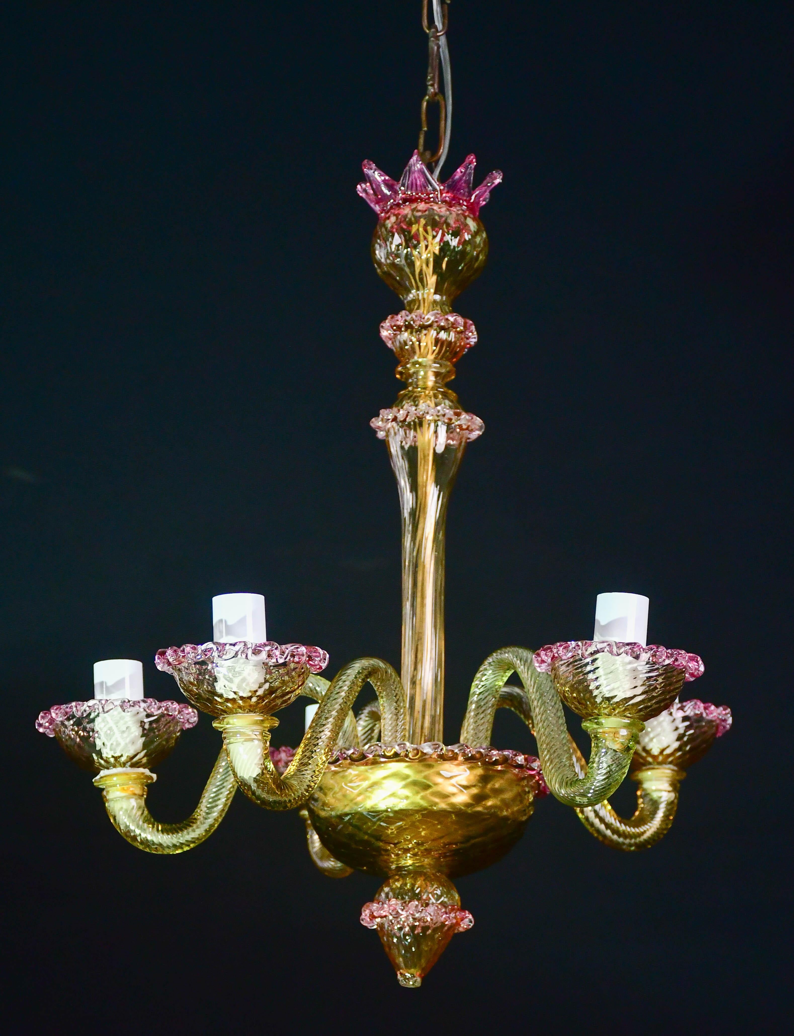 Hübscher venezianischer Kronleuchter, rosa und goldenes Glas, 1950er Jahre im Angebot 4