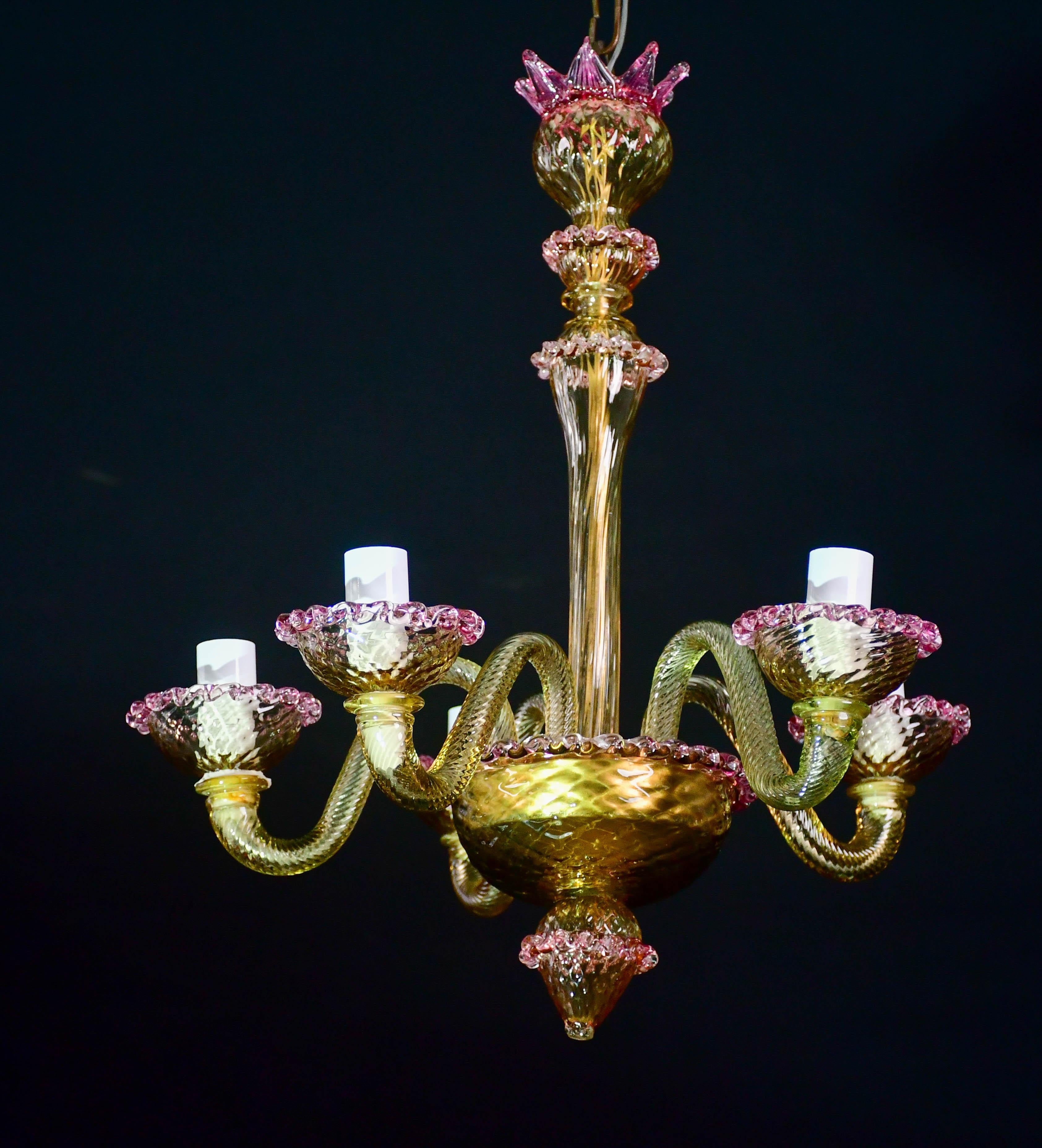 Hübscher venezianischer Kronleuchter, rosa und goldenes Glas, 1950er Jahre im Angebot 5