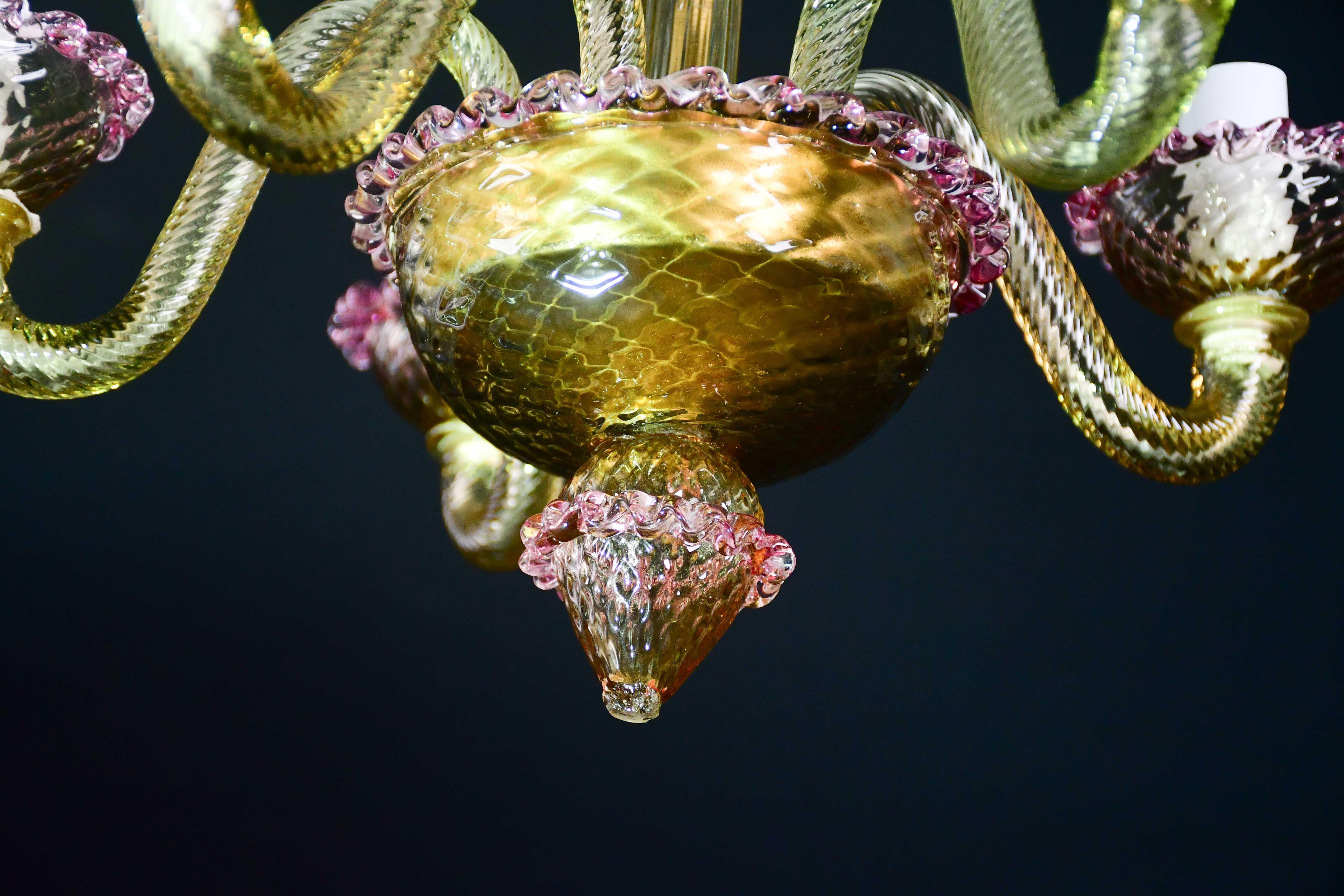 Hübscher venezianischer Kronleuchter, rosa und goldenes Glas, 1950er Jahre im Angebot 8