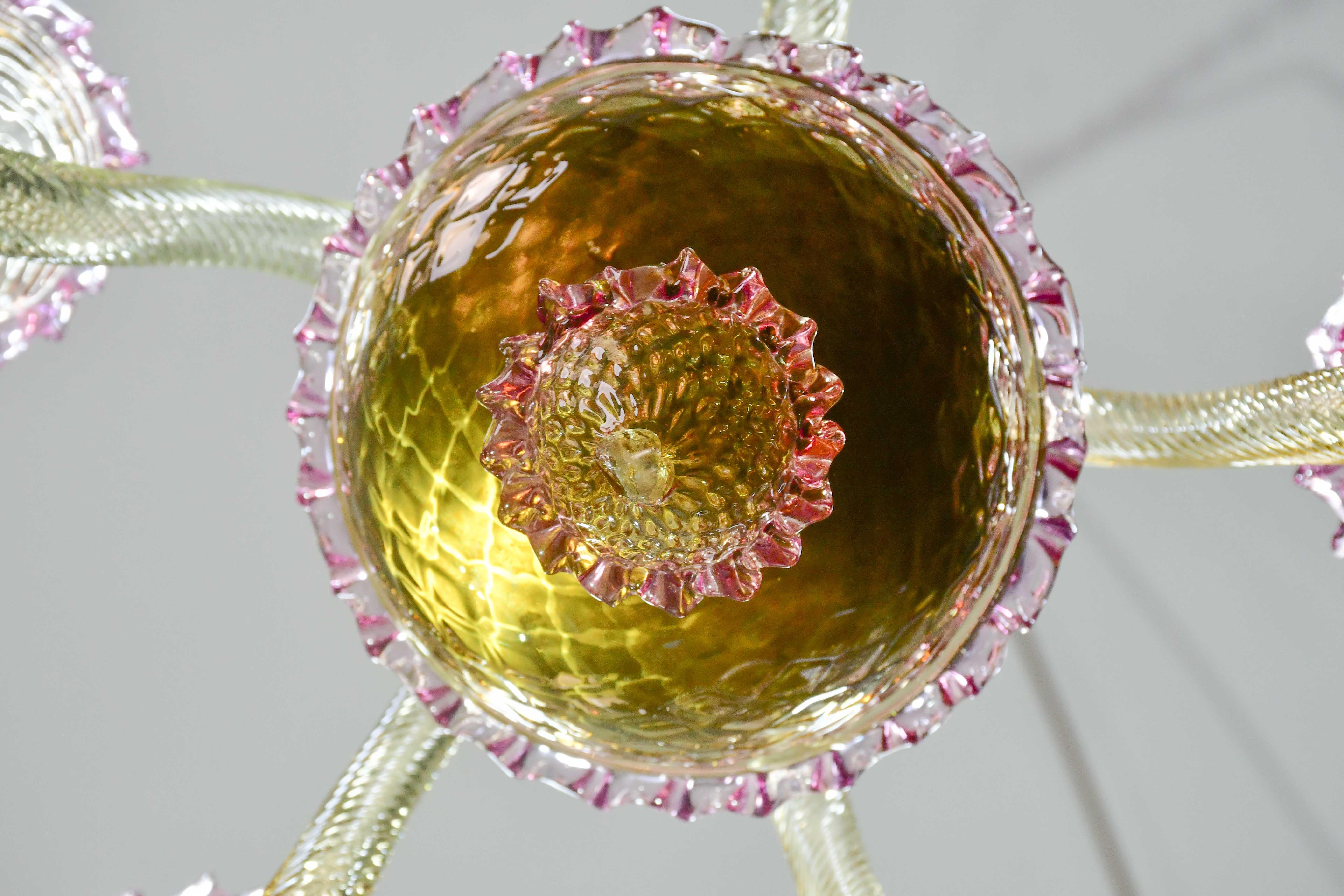 Hübscher venezianischer Kronleuchter, rosa und goldenes Glas, 1950er Jahre im Angebot 2