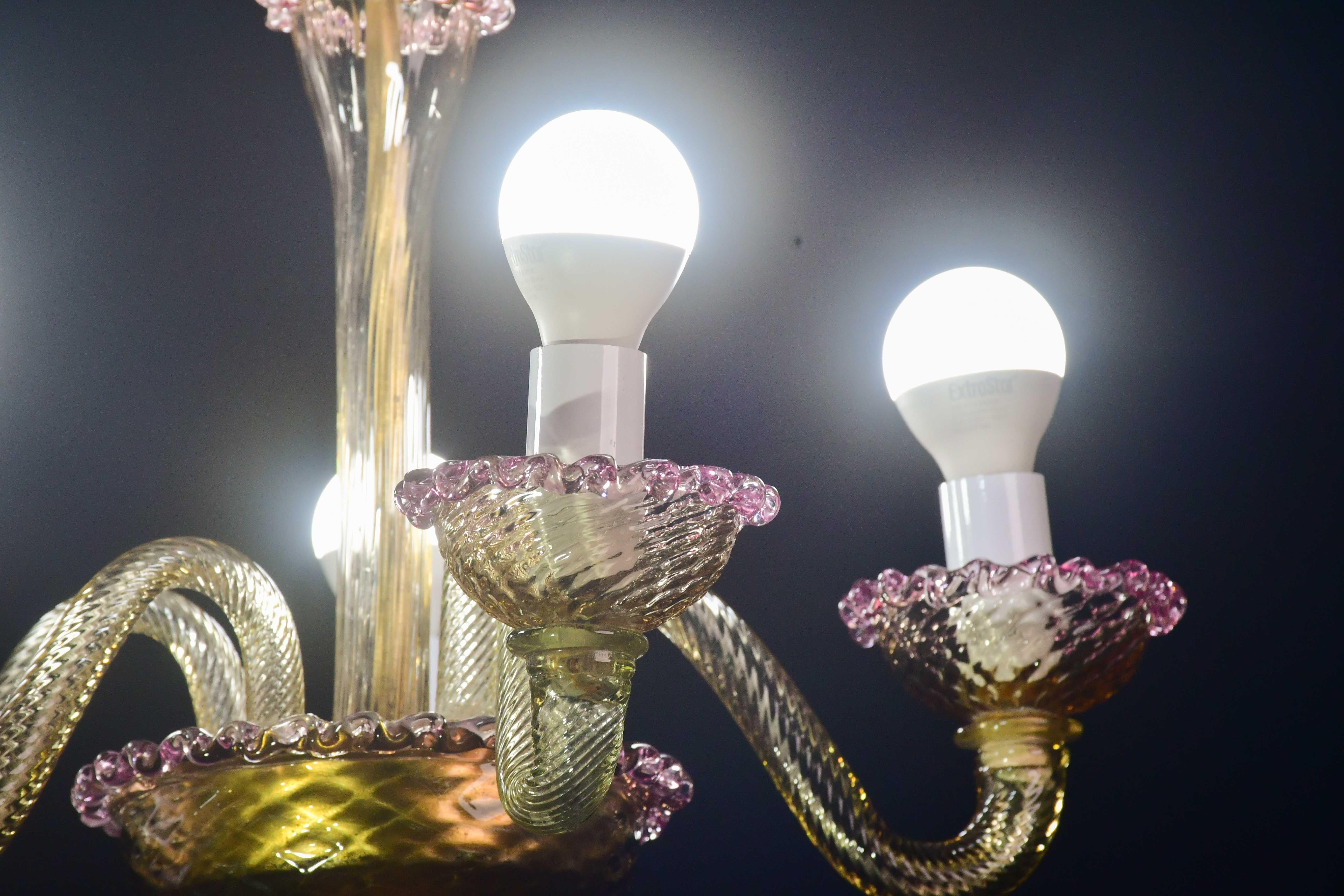 Hübscher venezianischer Kronleuchter, rosa und goldenes Glas, 1950er Jahre im Angebot 3