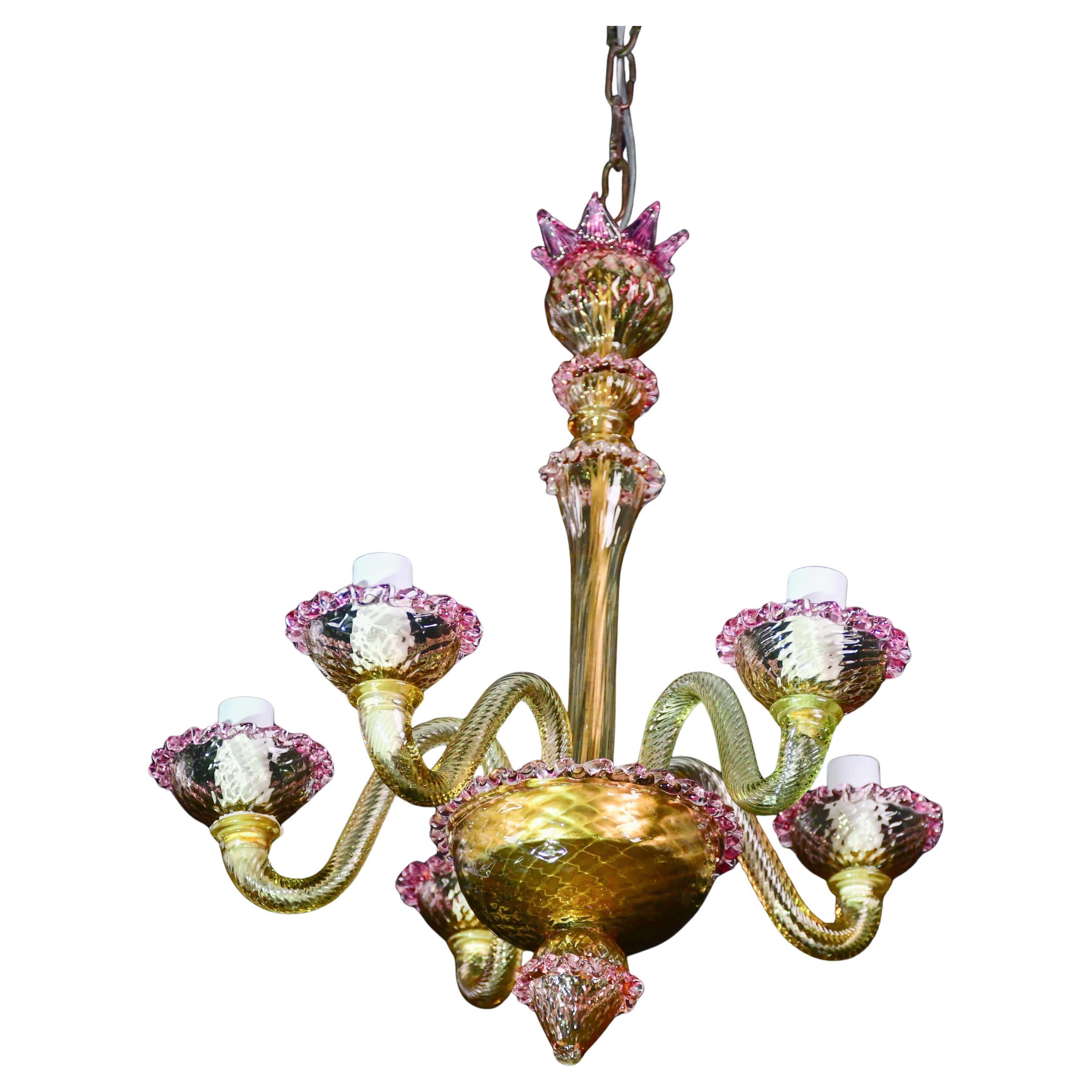 Grazioso lampadario veneziano, vetro rosa e oro, anni '50
