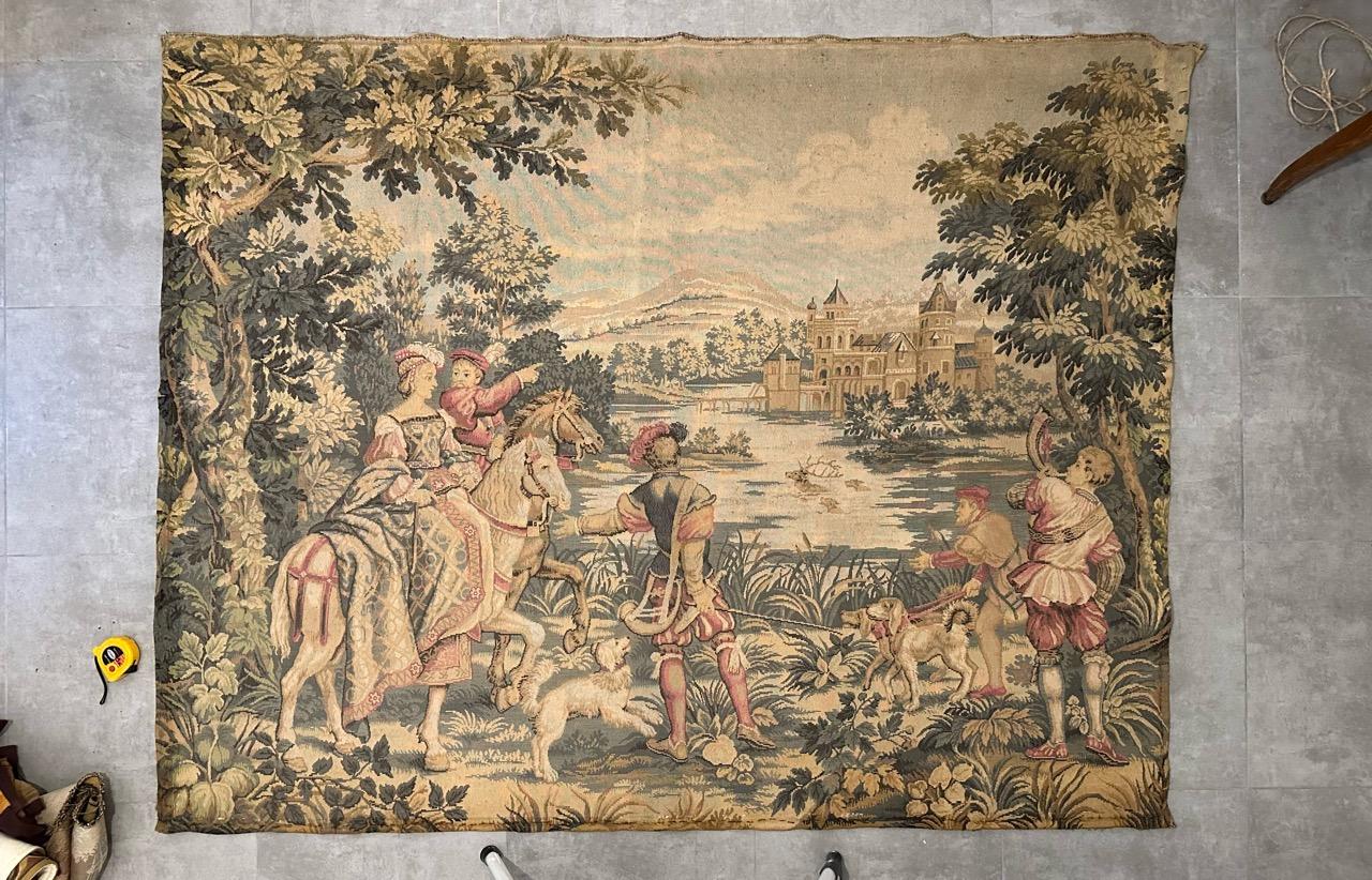 Beautiful vintage French Aubusson style tapestry with a nice legendary Maximillian hunt’s design and beautiful colors, entirely woven with wool And cotton.

✨✨✨
