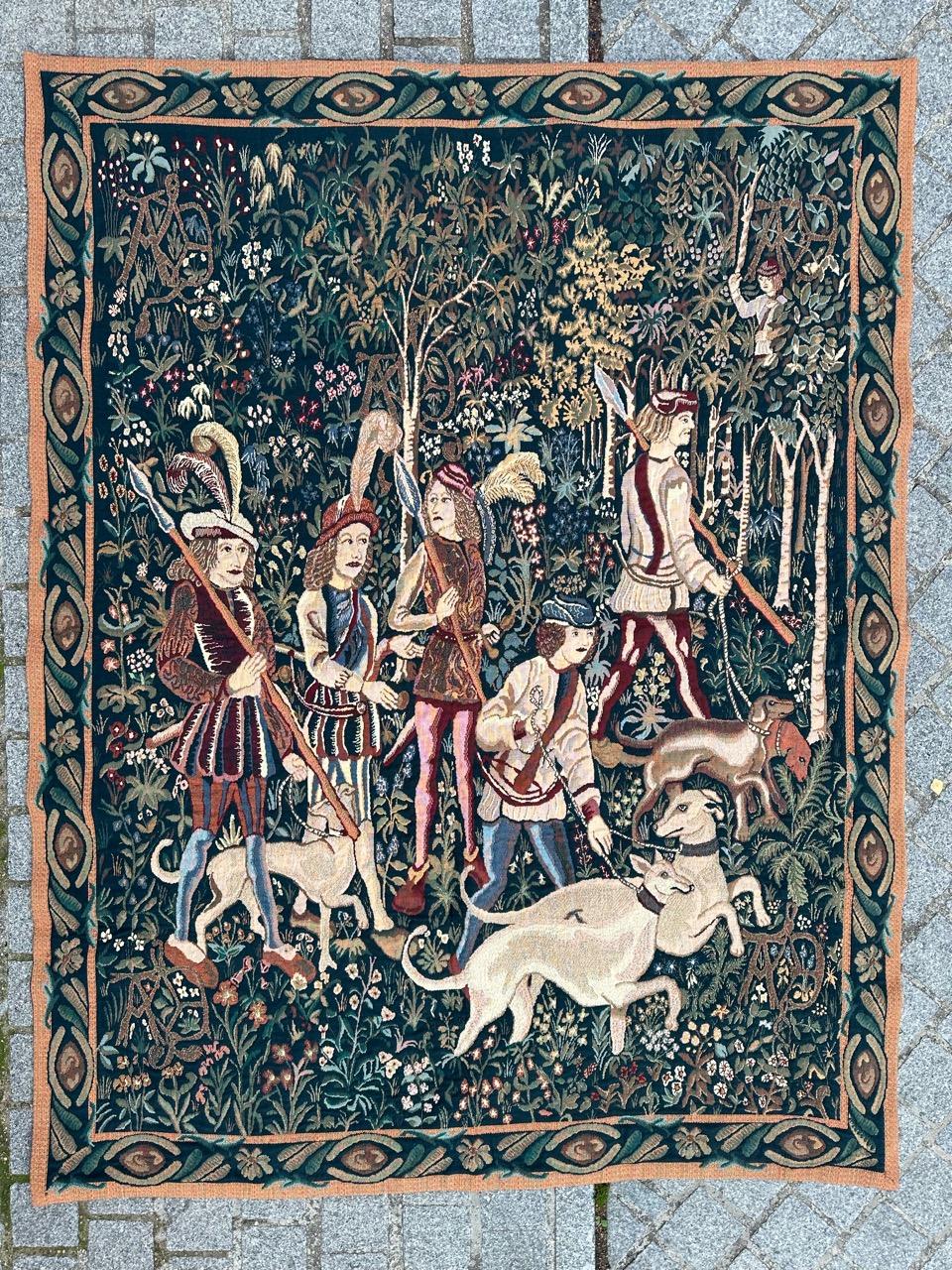 Very pretty mid century French tapestry with nice medieval design and beautiful colors, mechanical Jaquar manufacturing woven with wool and cotton.

✨✨✨
