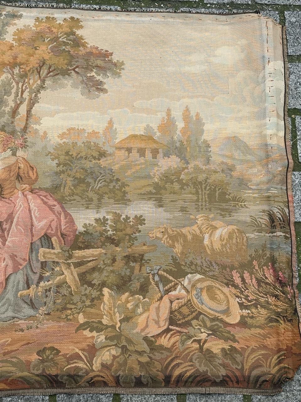 Grazioso arazzo francese della metà del secolo scorso con un bel disegno galante intitolato 