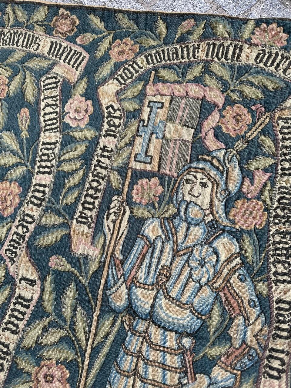 Grazioso arazzo jacquard d'epoca in stile museo medievale Aubusson in vendita 11